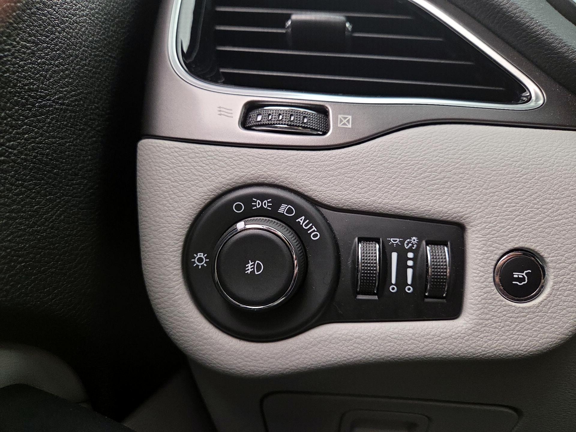 Thumbnail: 2021 Jeep Cherokee - 13