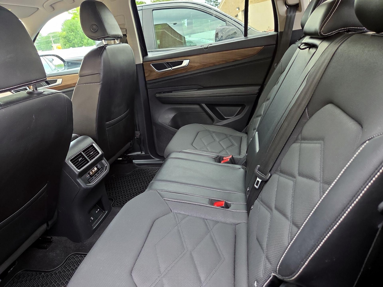 2024 Volkswagen Atlas SE w/Tech - Photo 20