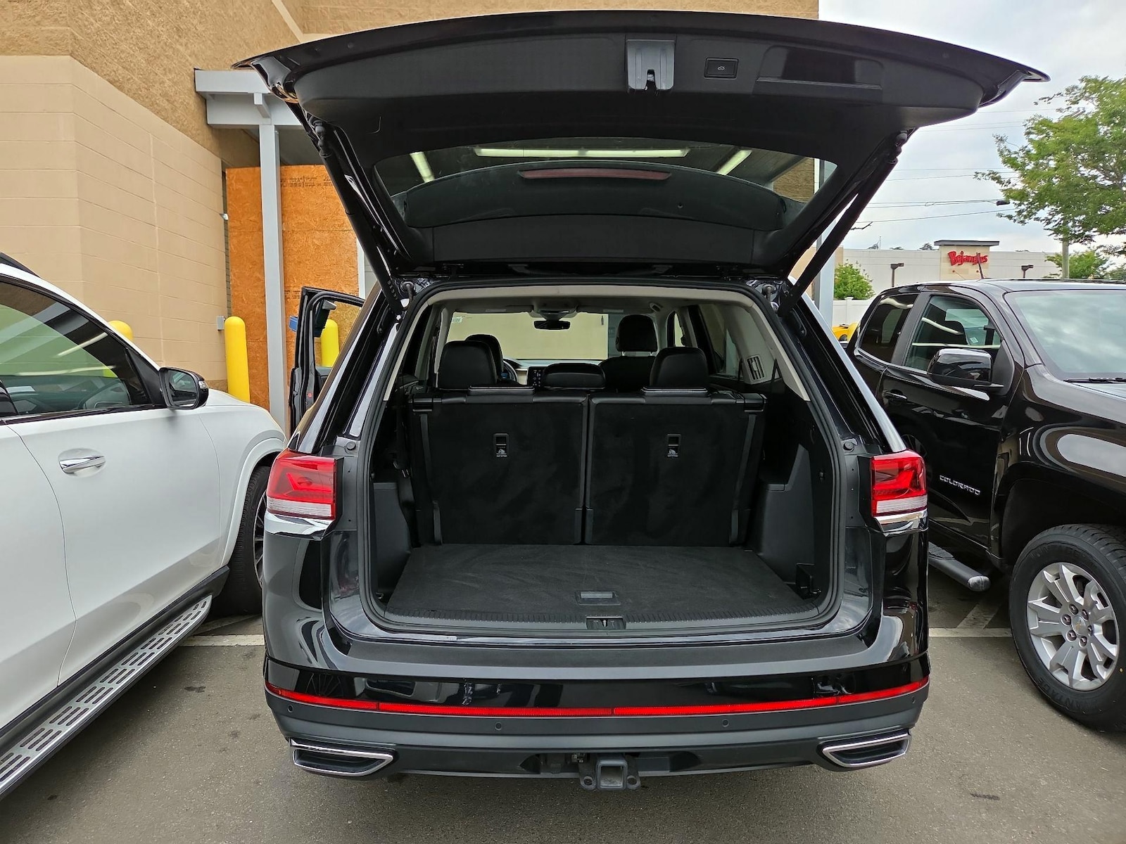 2024 Volkswagen Atlas SE w/Tech - Photo 21