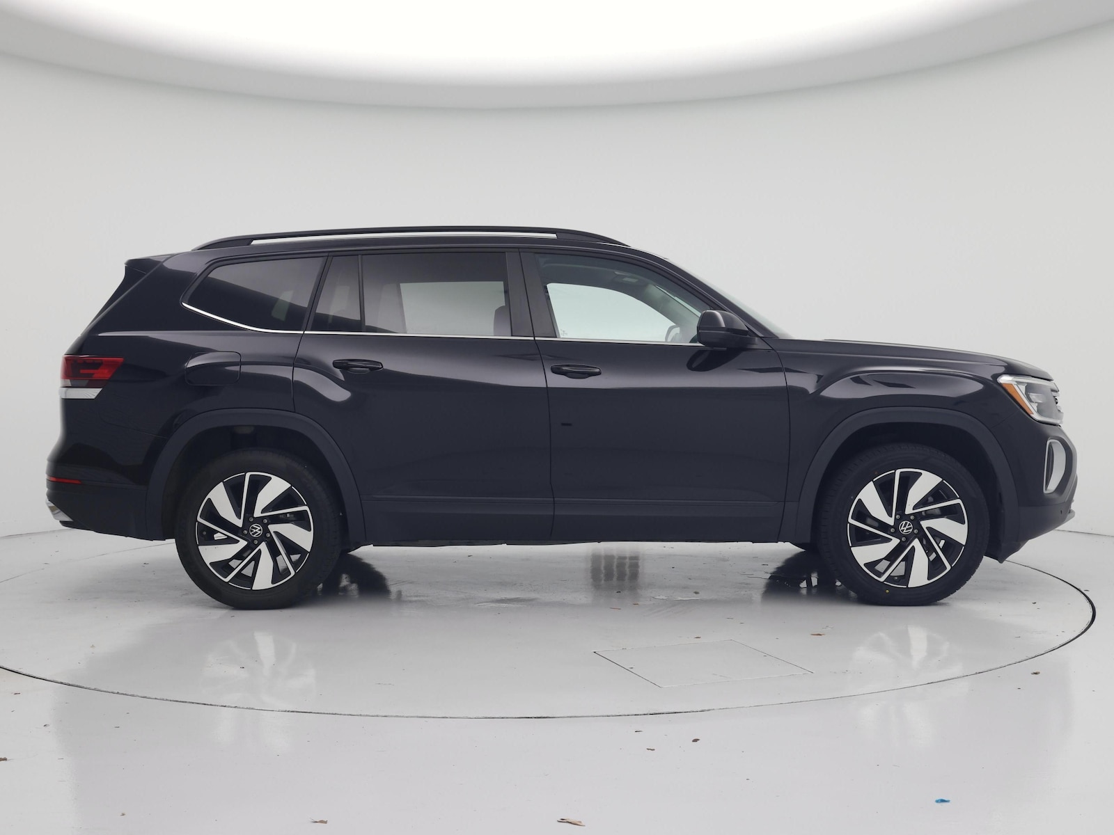 2024 Volkswagen Atlas SE w/Tech - Photo 8