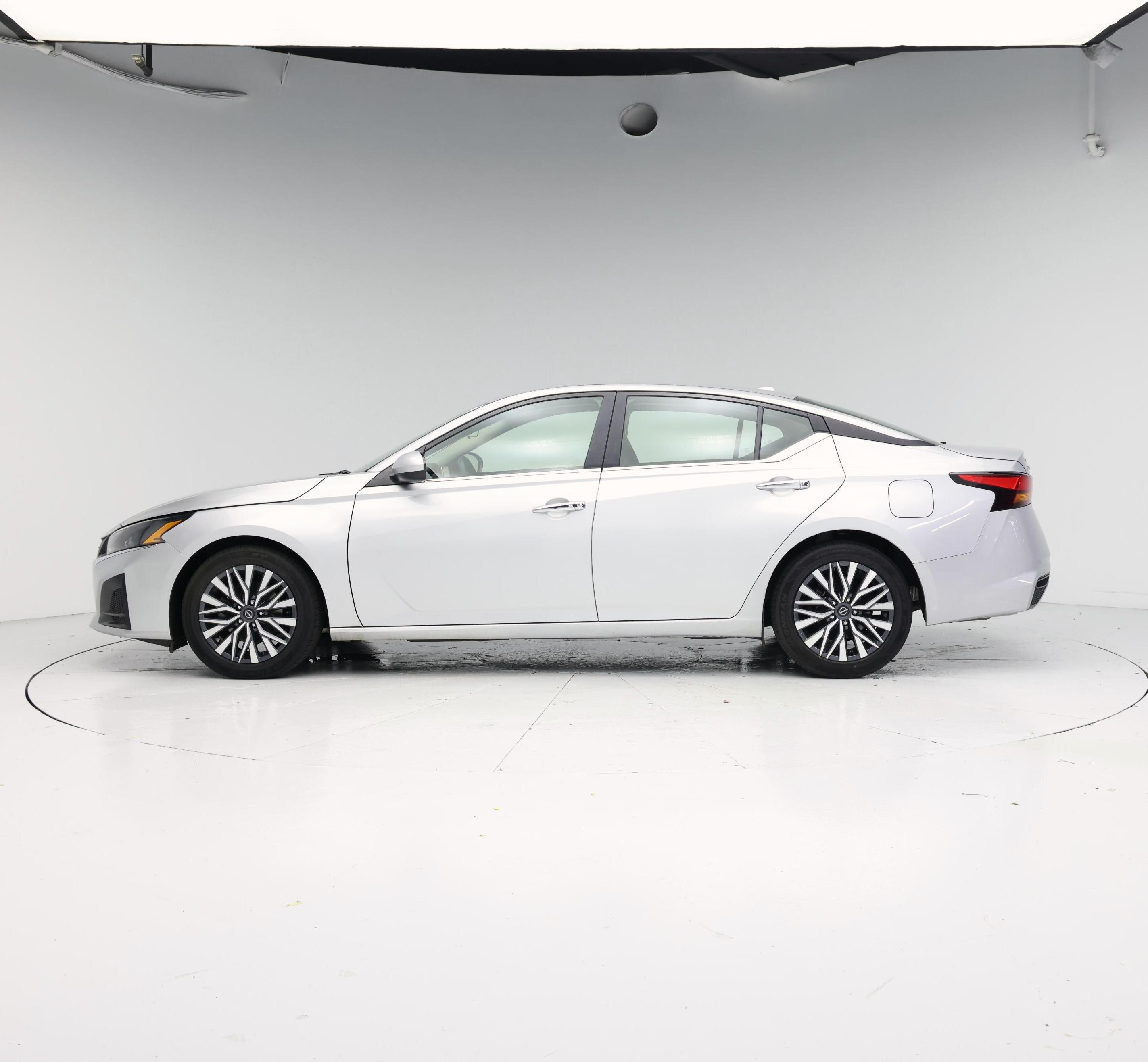 Thumbnail: 2023 Nissan Altima - 3