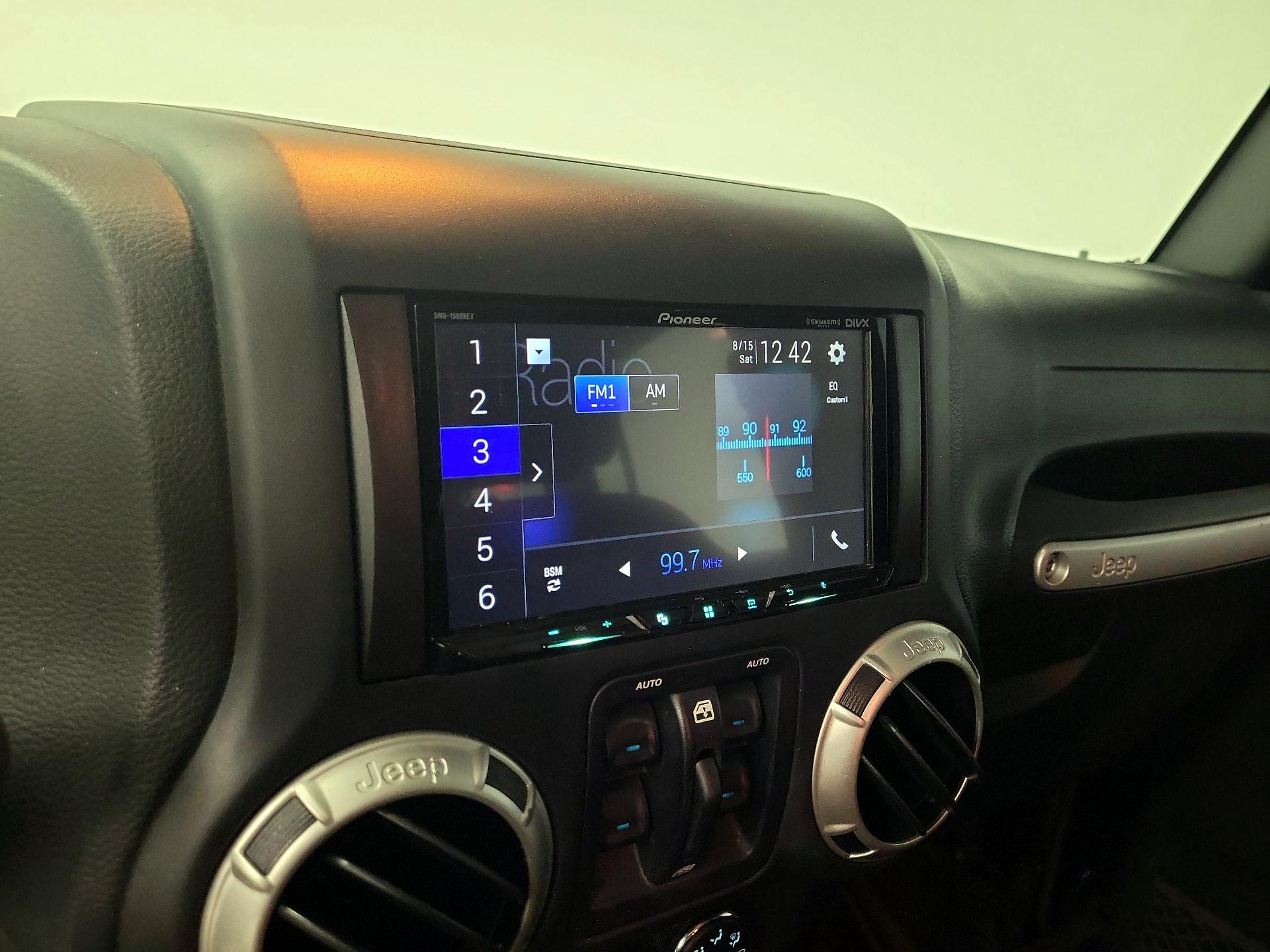 Thumbnail: 2016 Jeep Wrangler - 15