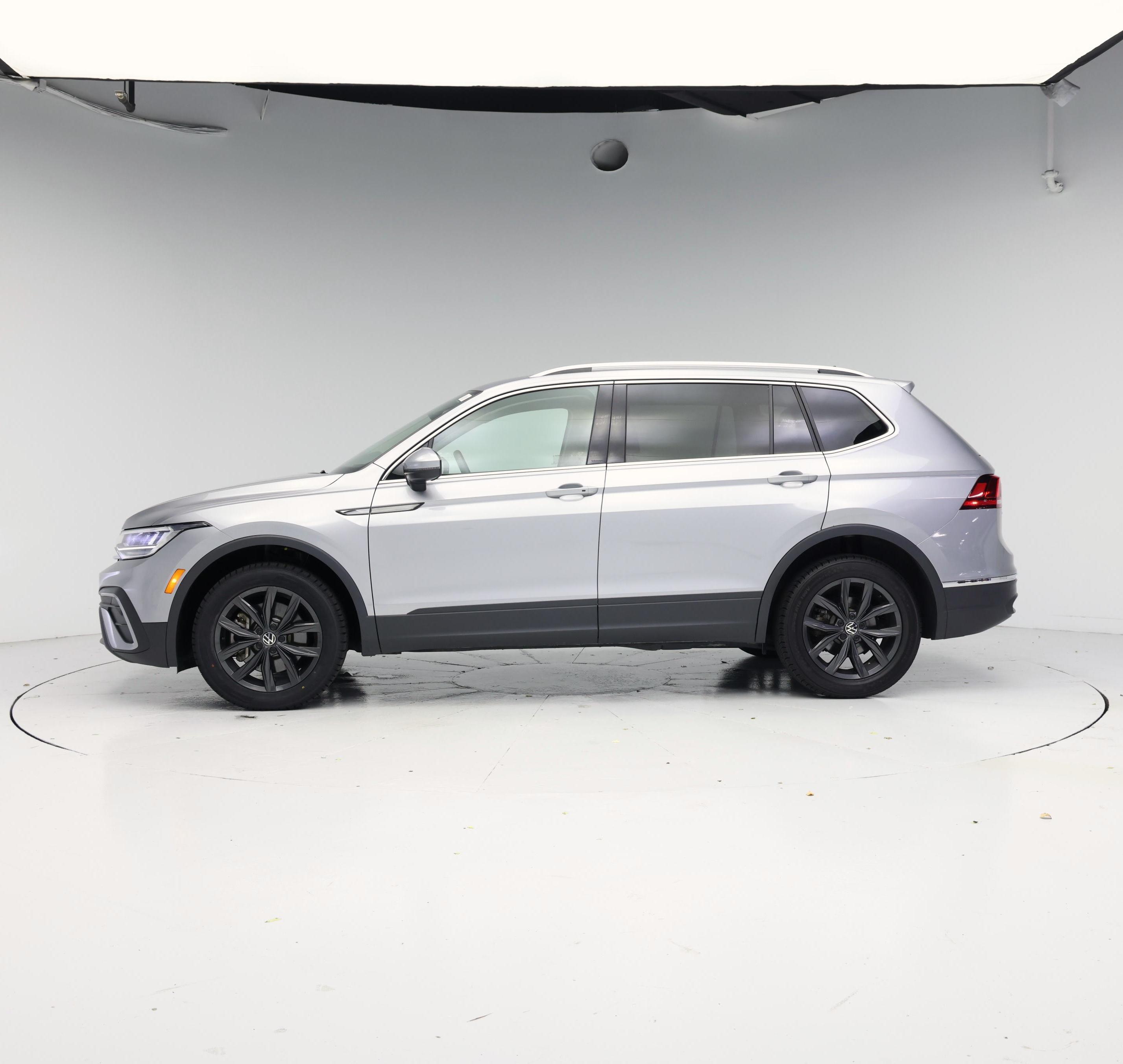 Thumbnail: 2024 Volkswagen Tiguan - 3