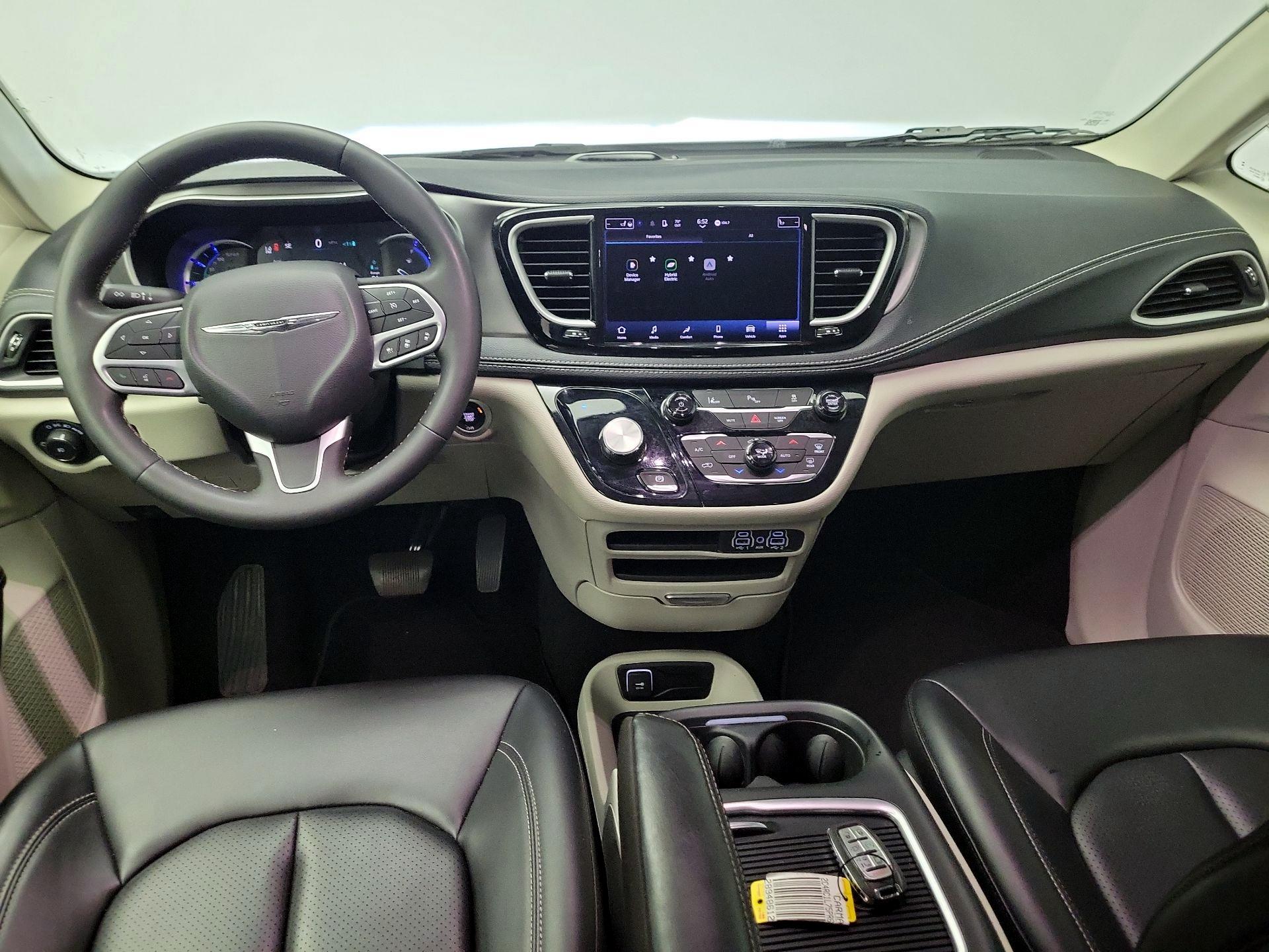 Thumbnail: 2023 Chrysler Pacifica - 9