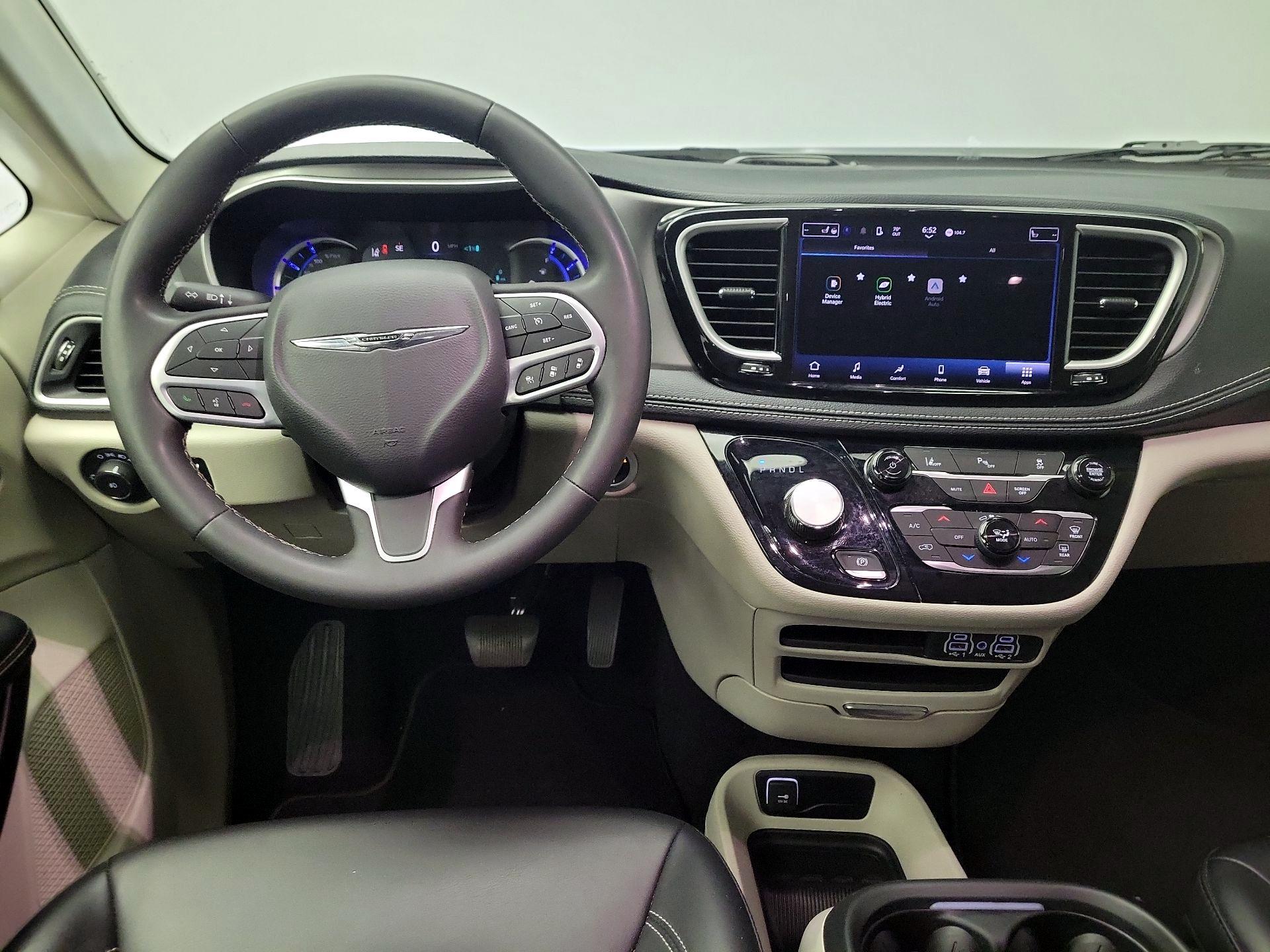 Thumbnail: 2023 Chrysler Pacifica - 10