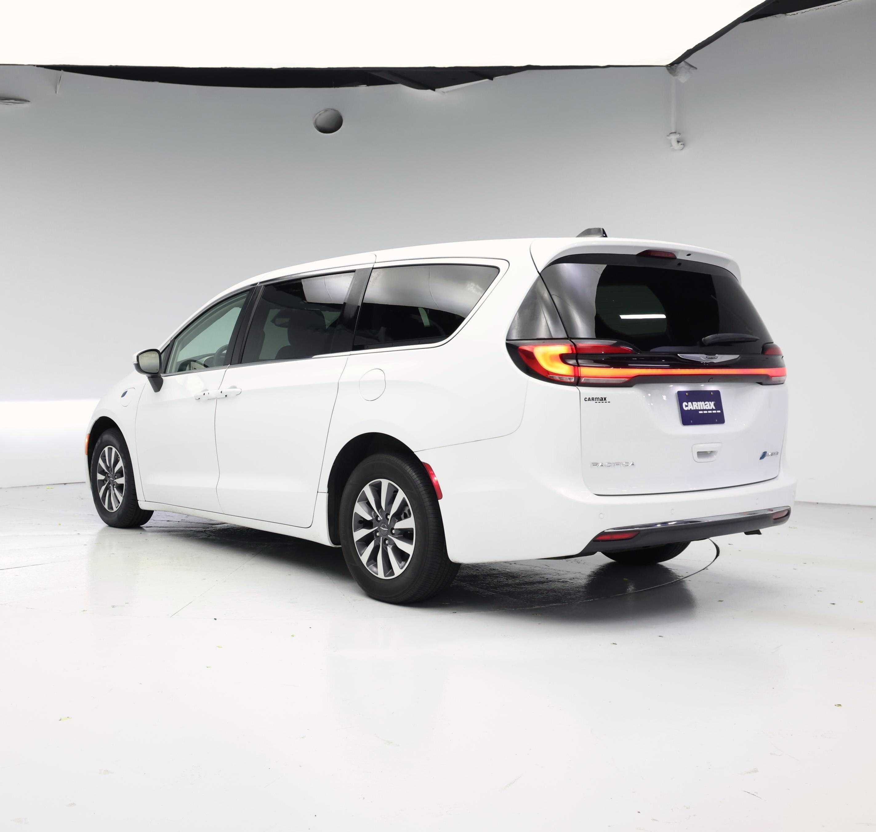 Thumbnail: 2023 Chrysler Pacifica - 2