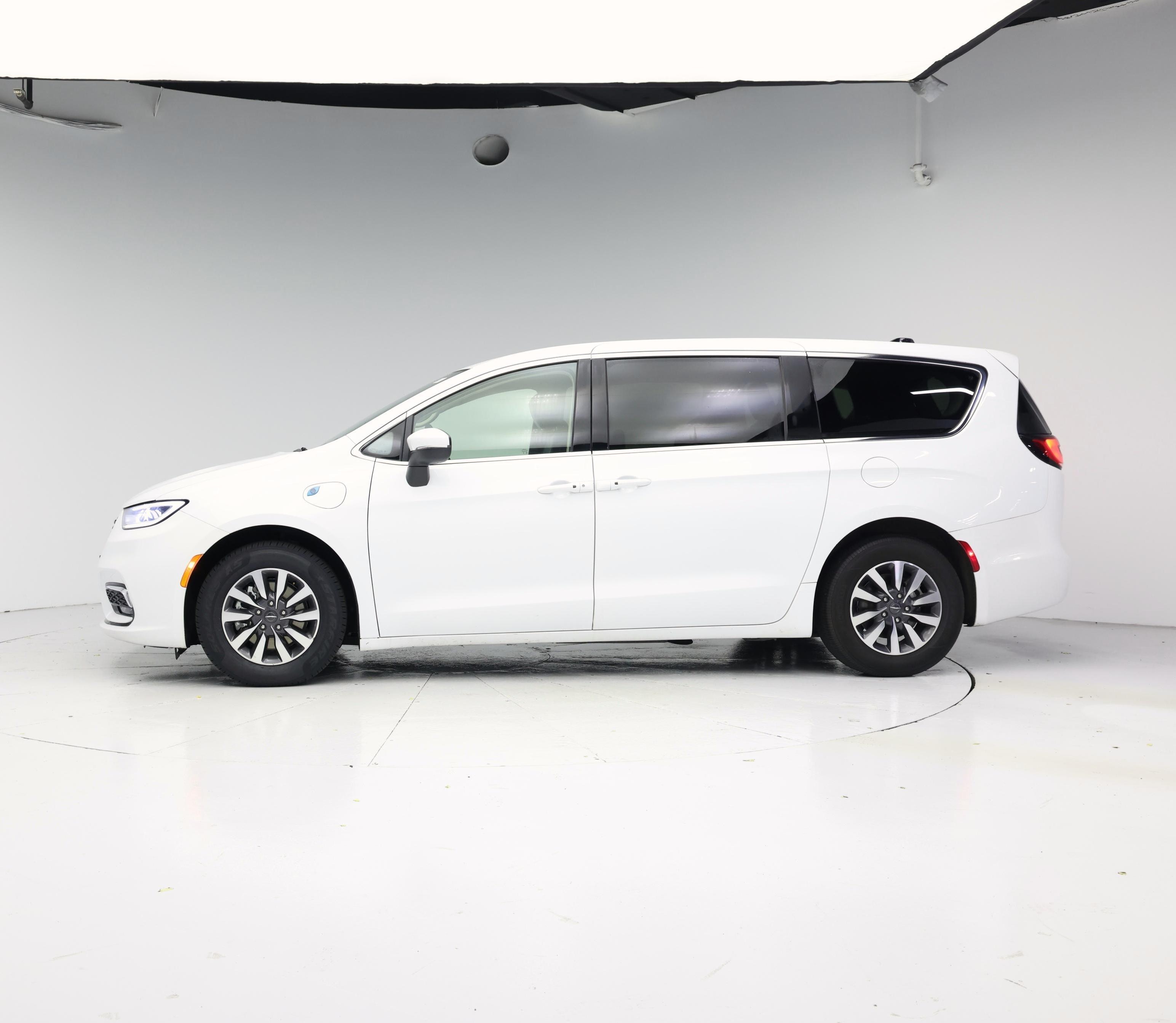Thumbnail: 2023 Chrysler Pacifica - 3