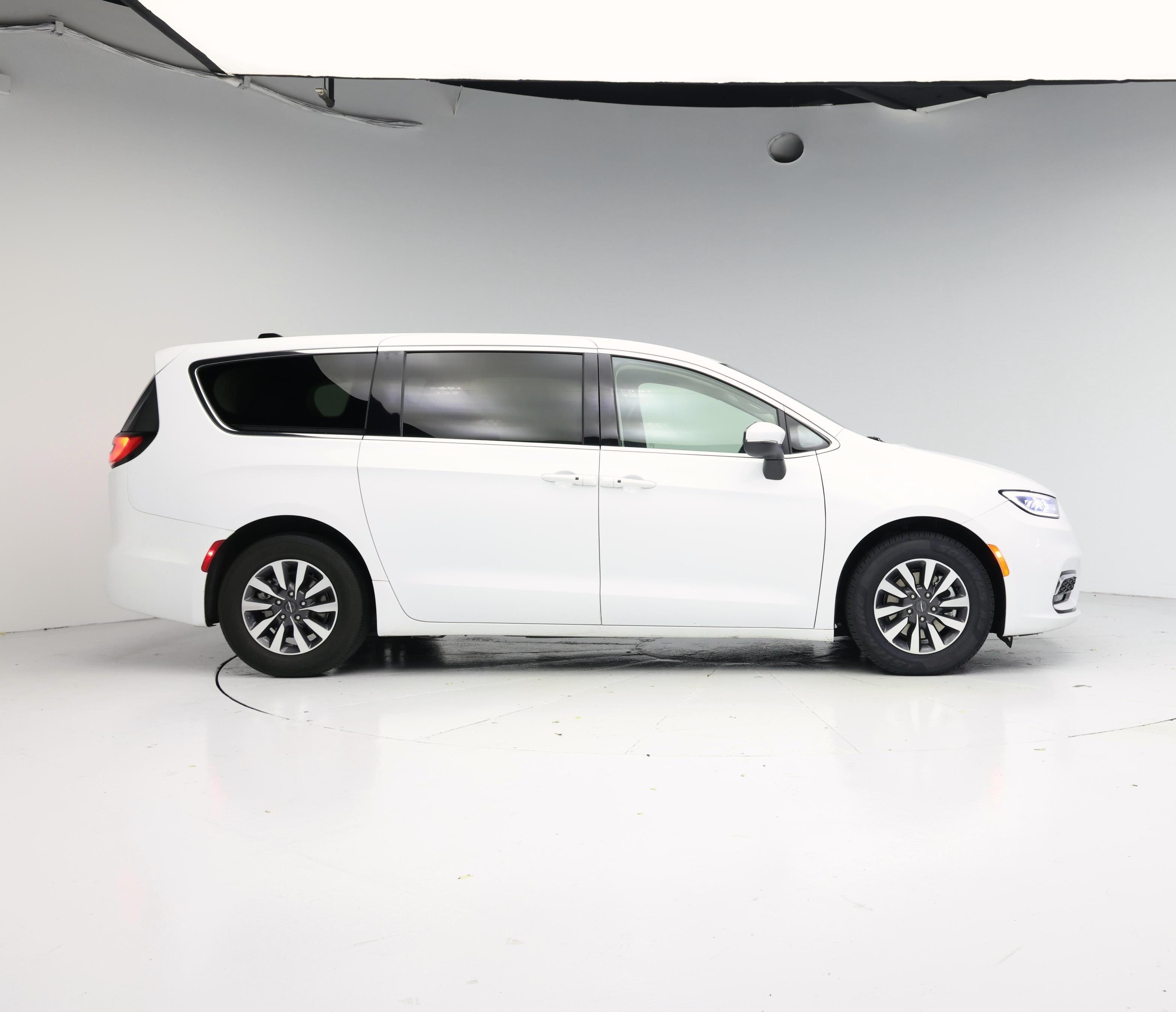 Thumbnail: 2023 Chrysler Pacifica - 7