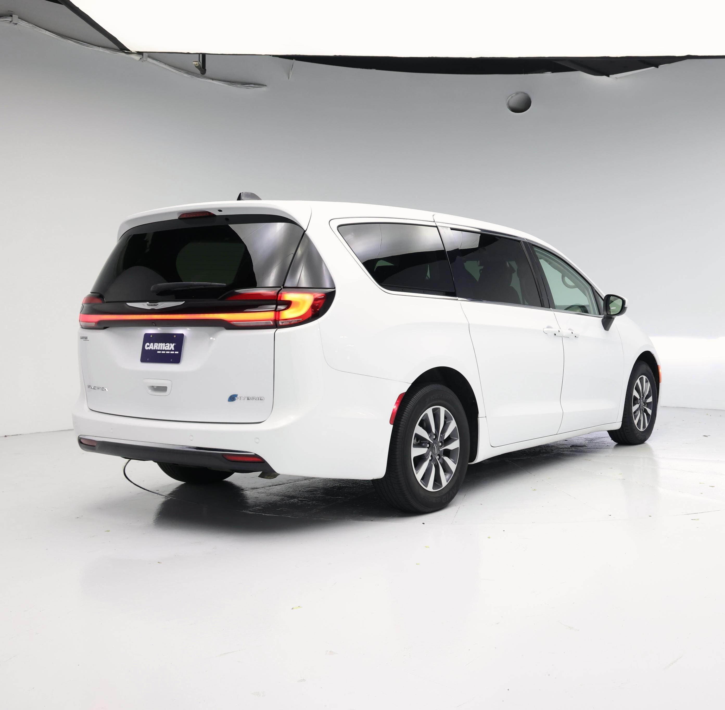 Thumbnail: 2023 Chrysler Pacifica - 8