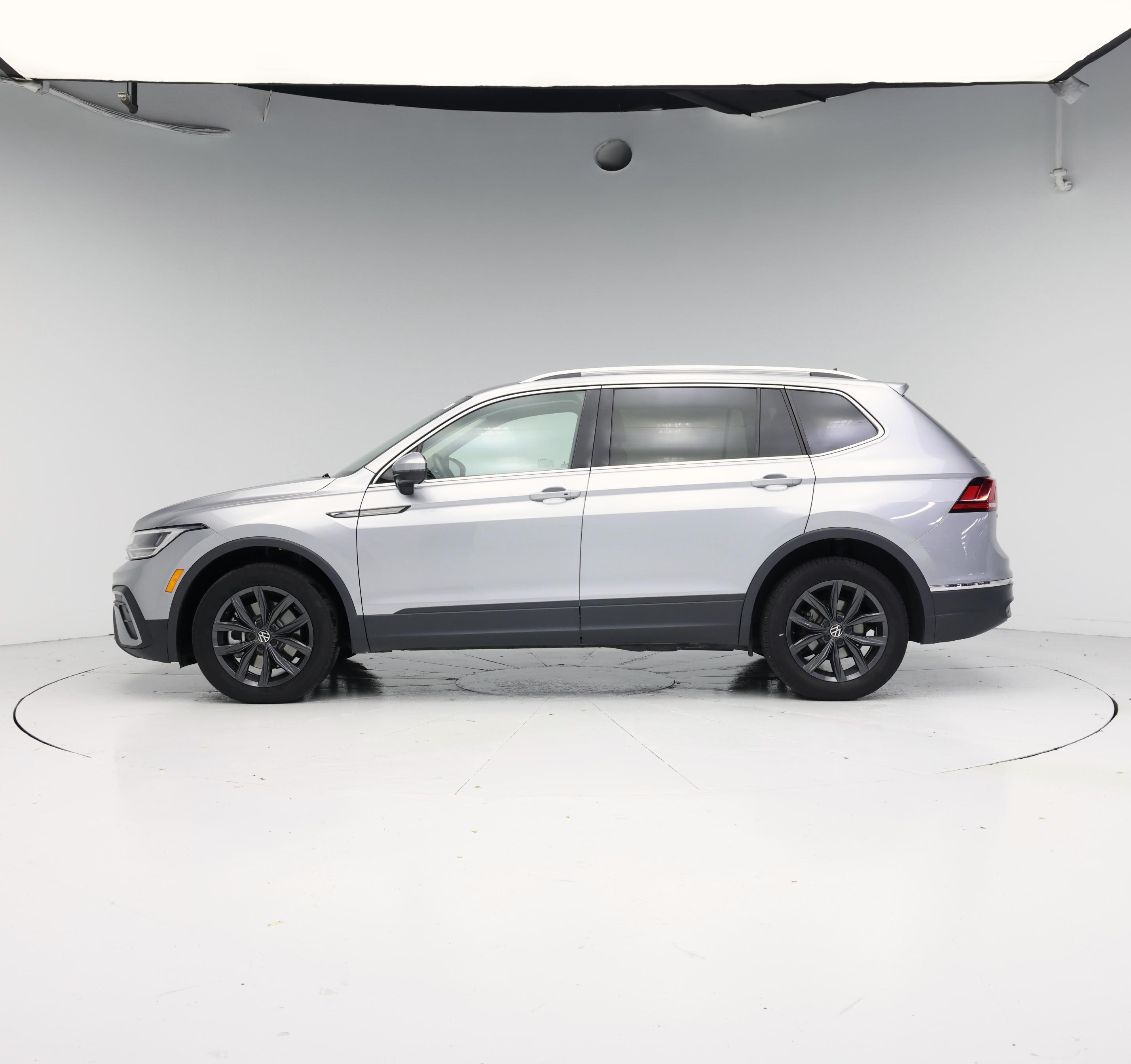 Thumbnail: 2024 Volkswagen Tiguan - 3