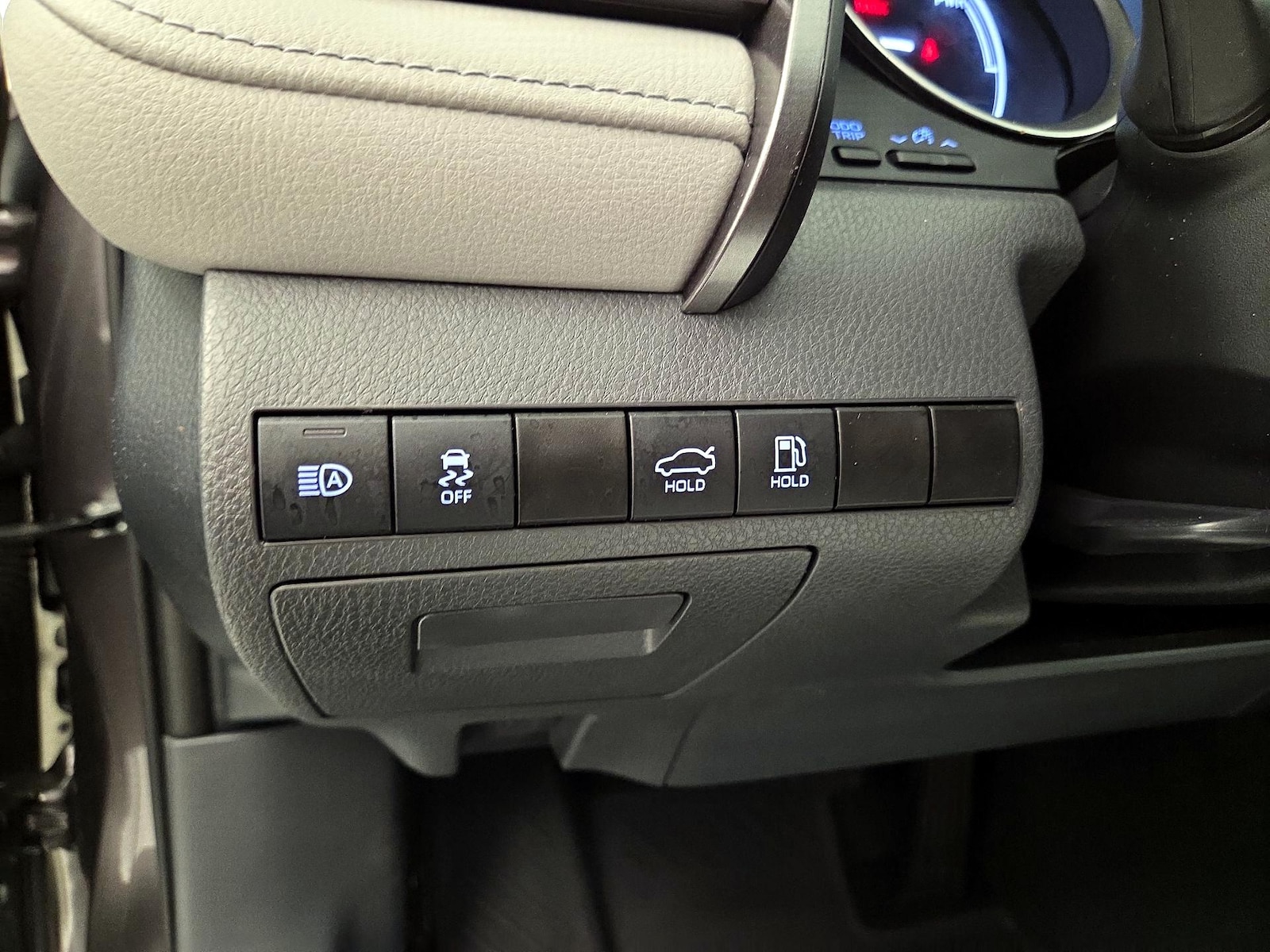 2023 Toyota Camry LE - Photo 14