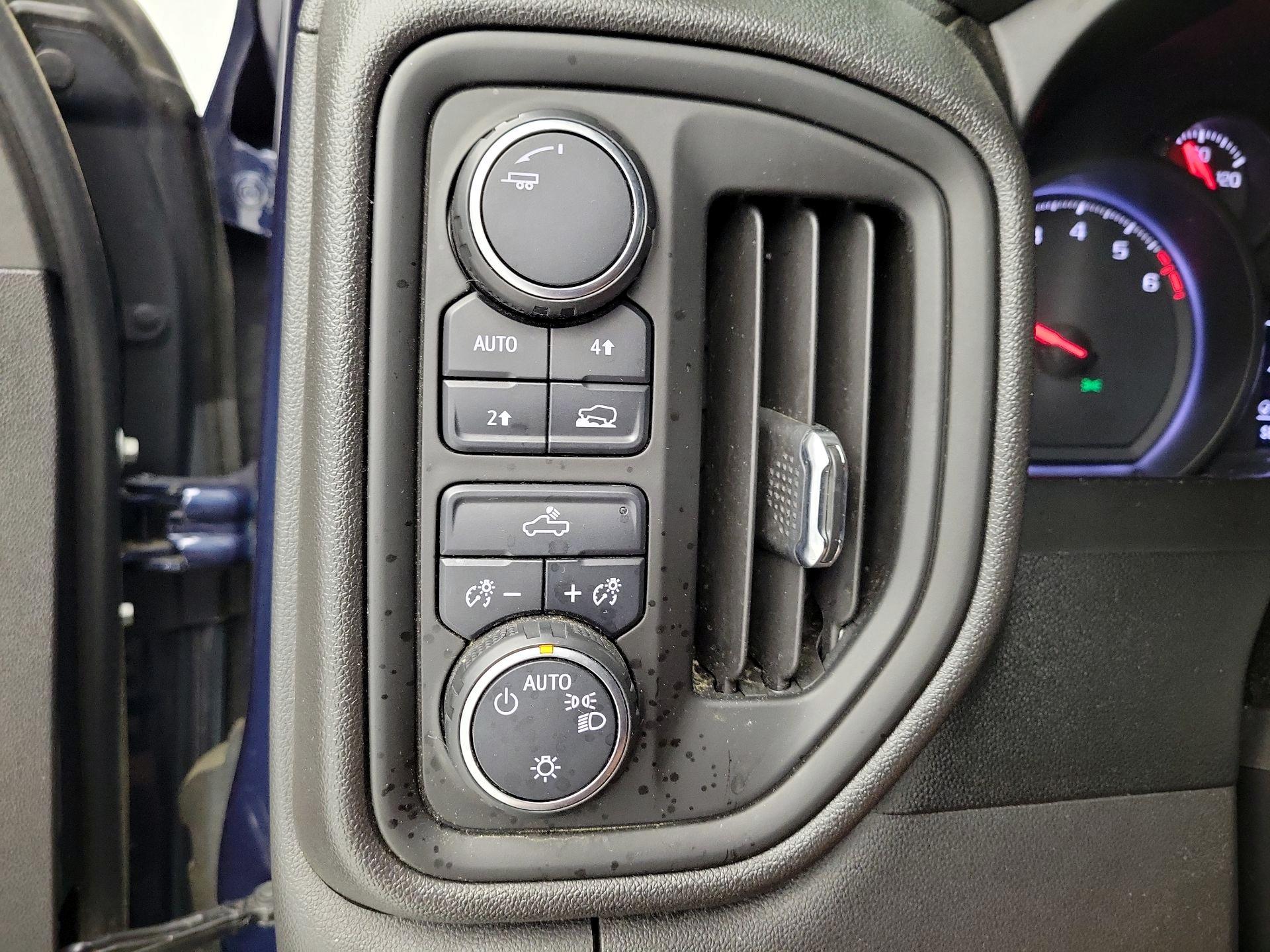 Thumbnail: 2020 Chevrolet Silverado 1500 - 13