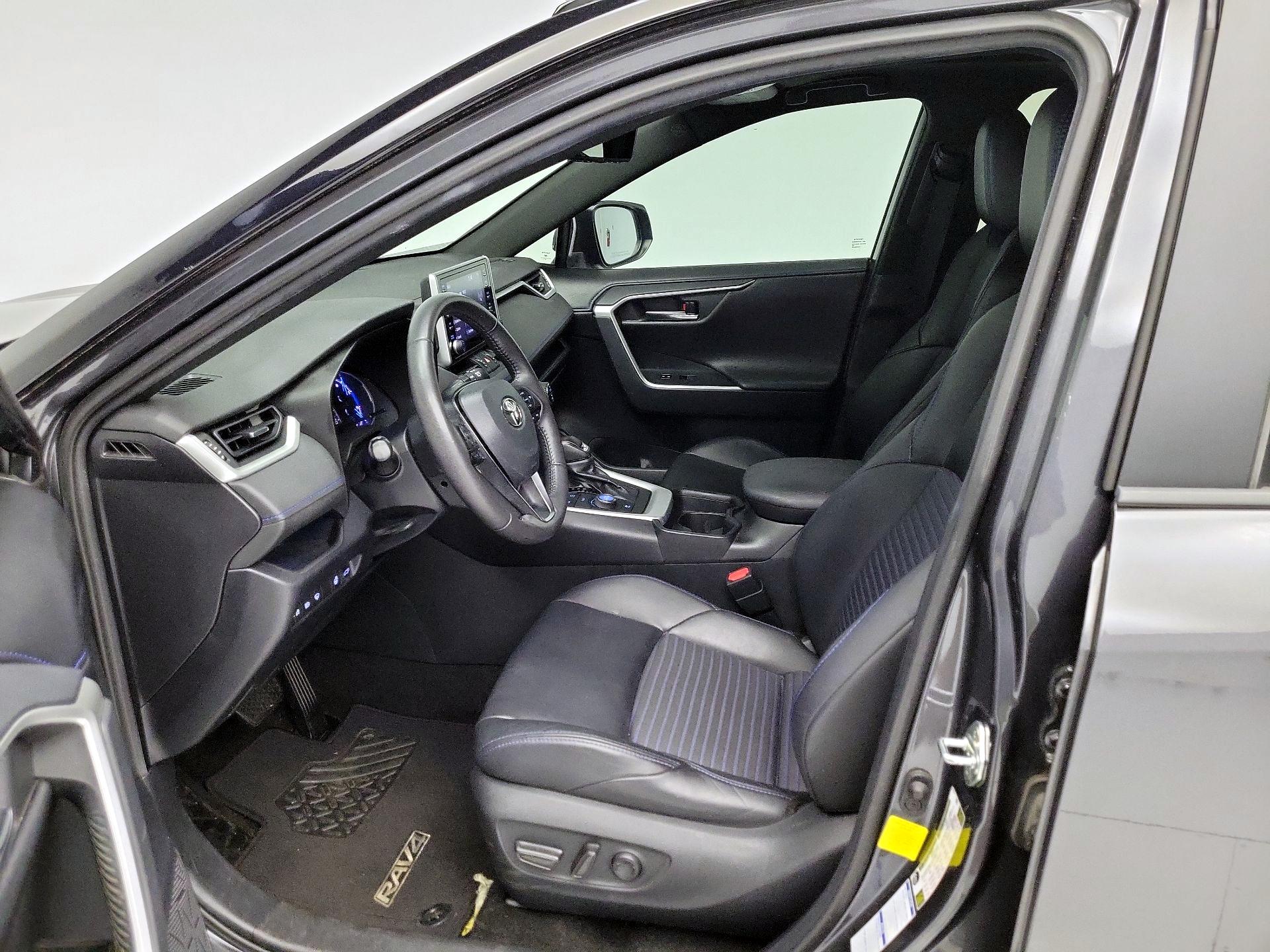 Thumbnail: 2019 Toyota RAV4 - 11