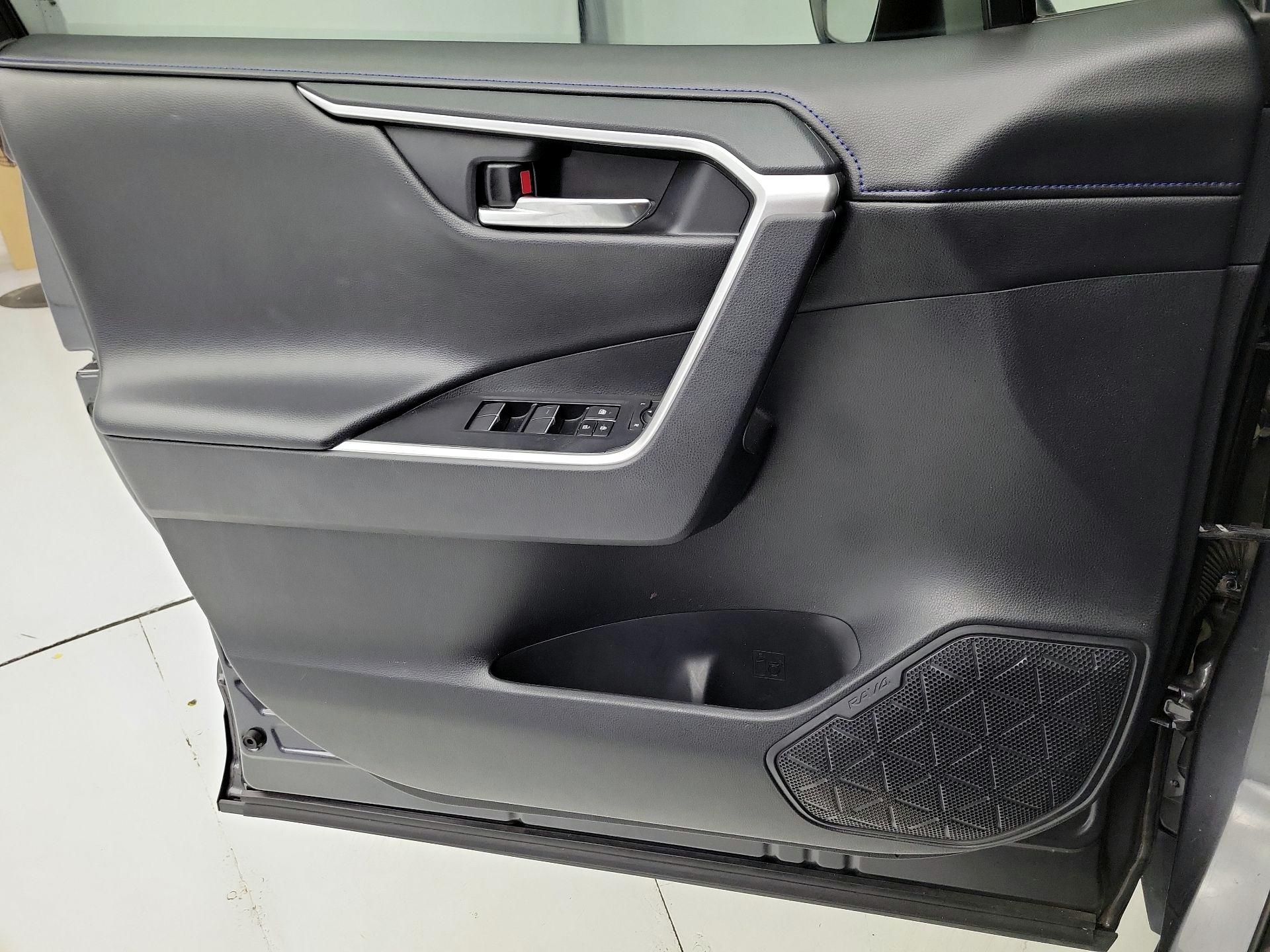 Thumbnail: 2019 Toyota RAV4 - 12