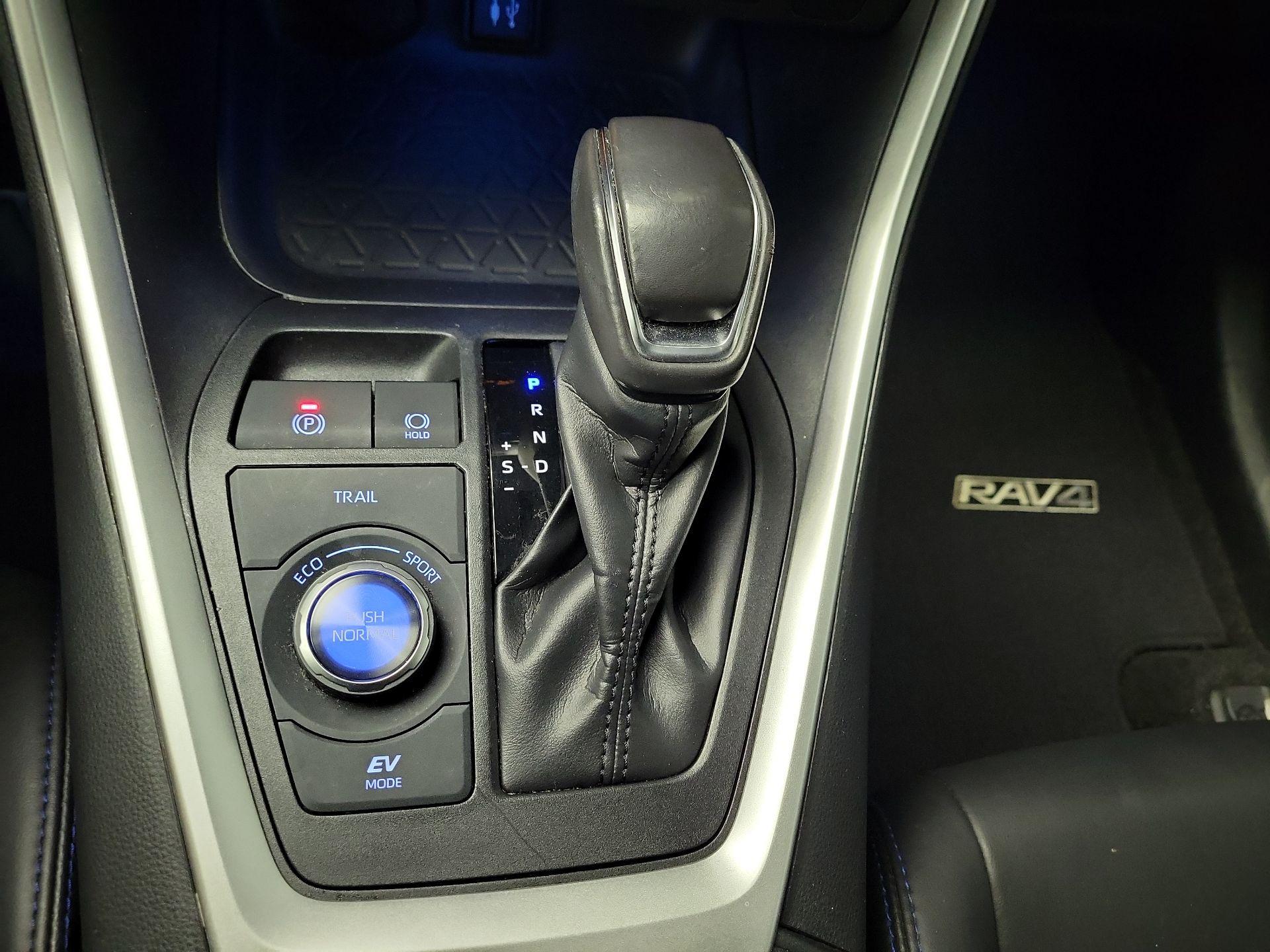 Thumbnail: 2019 Toyota RAV4 - 17