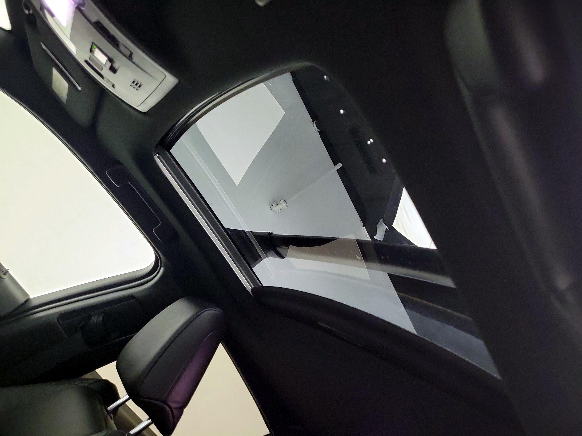 Thumbnail: 2019 Lexus UX - 18