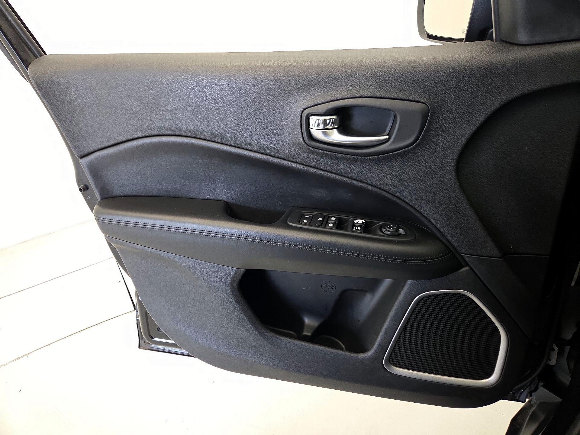 Thumbnail: 2020 Jeep Compass - 12