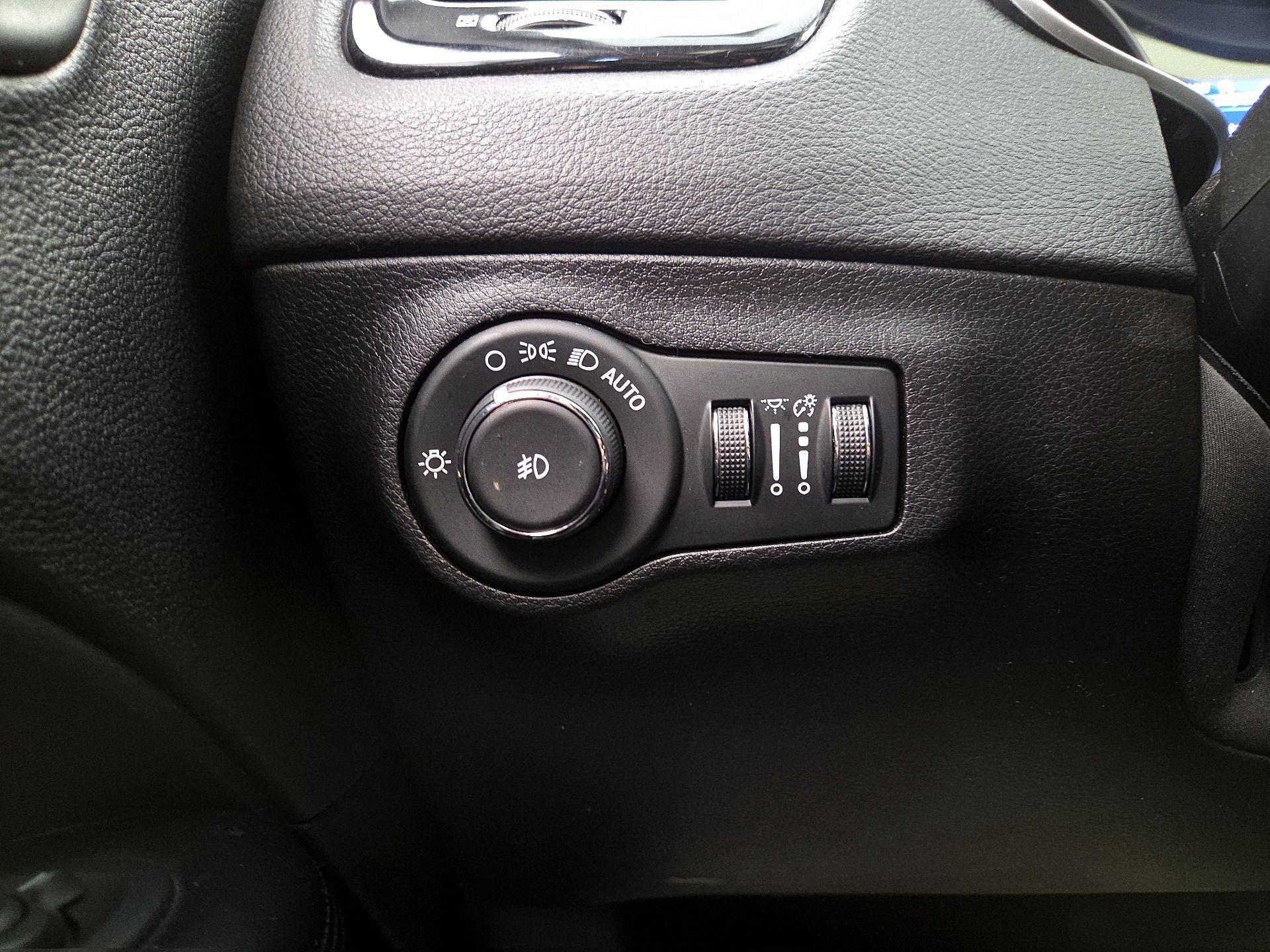 Thumbnail: 2020 Jeep Compass - 13