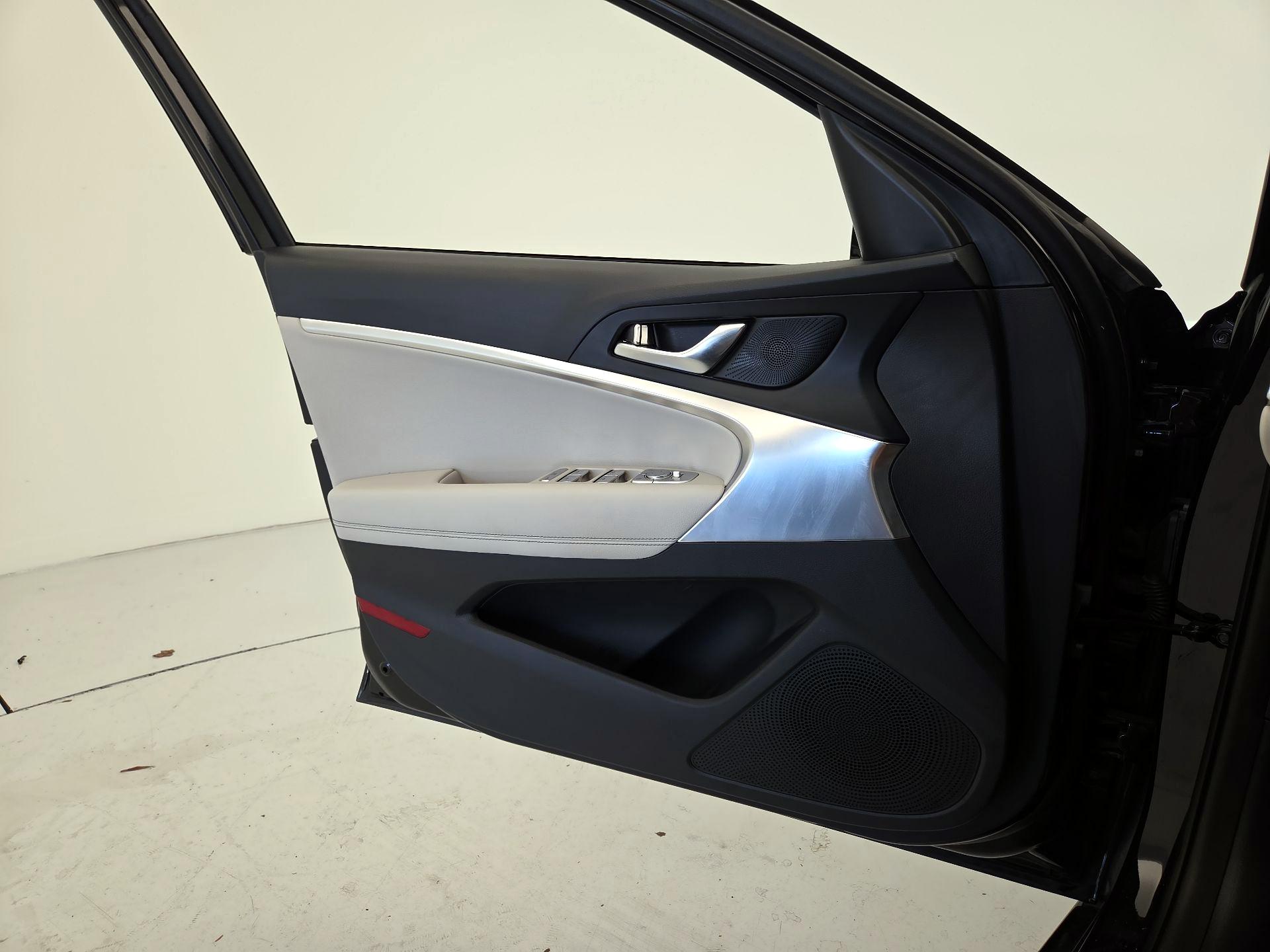 Thumbnail: 2025 Genesis G70 - 12