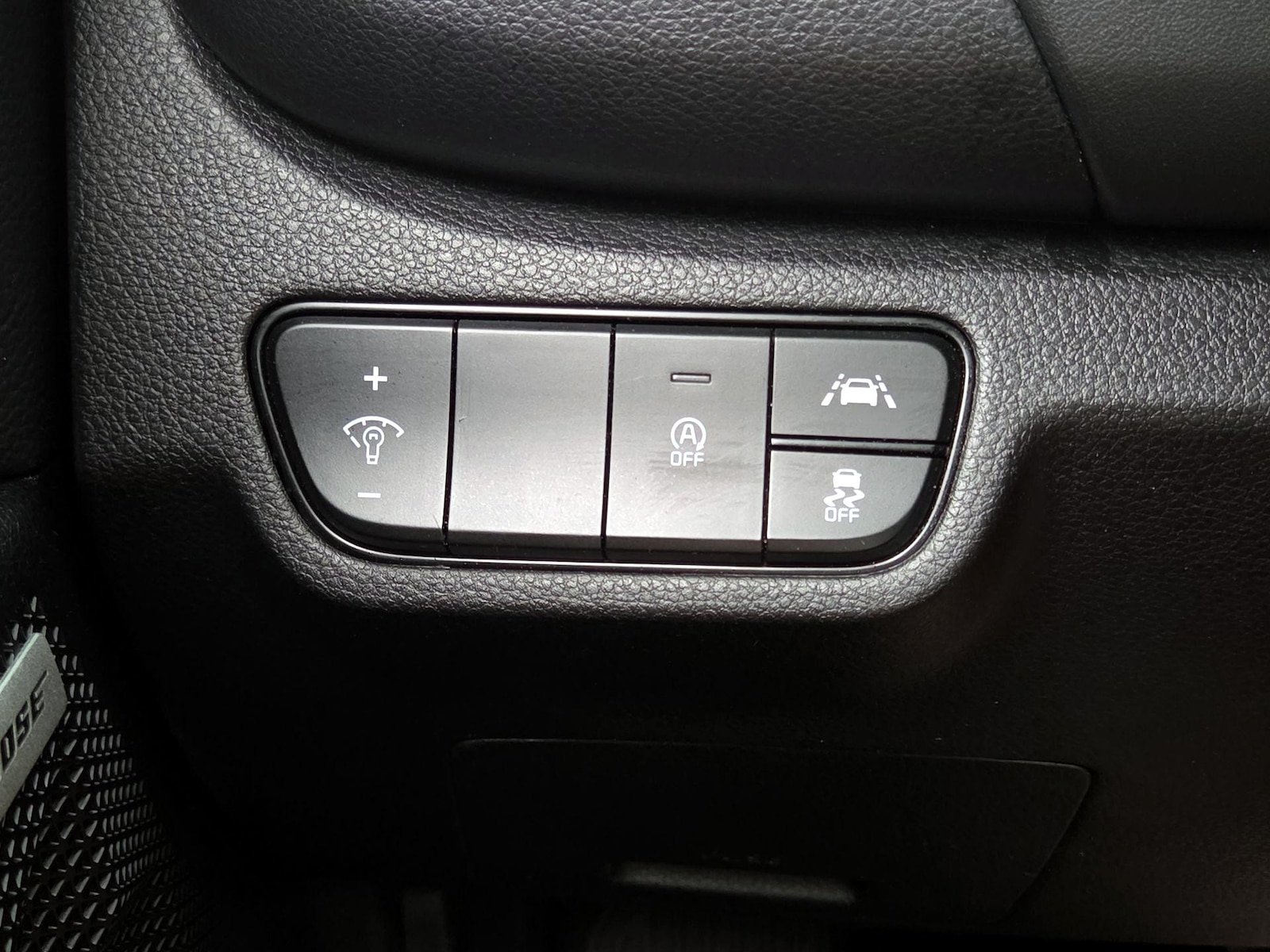 2023 Kia Seltos SX - Photo 14