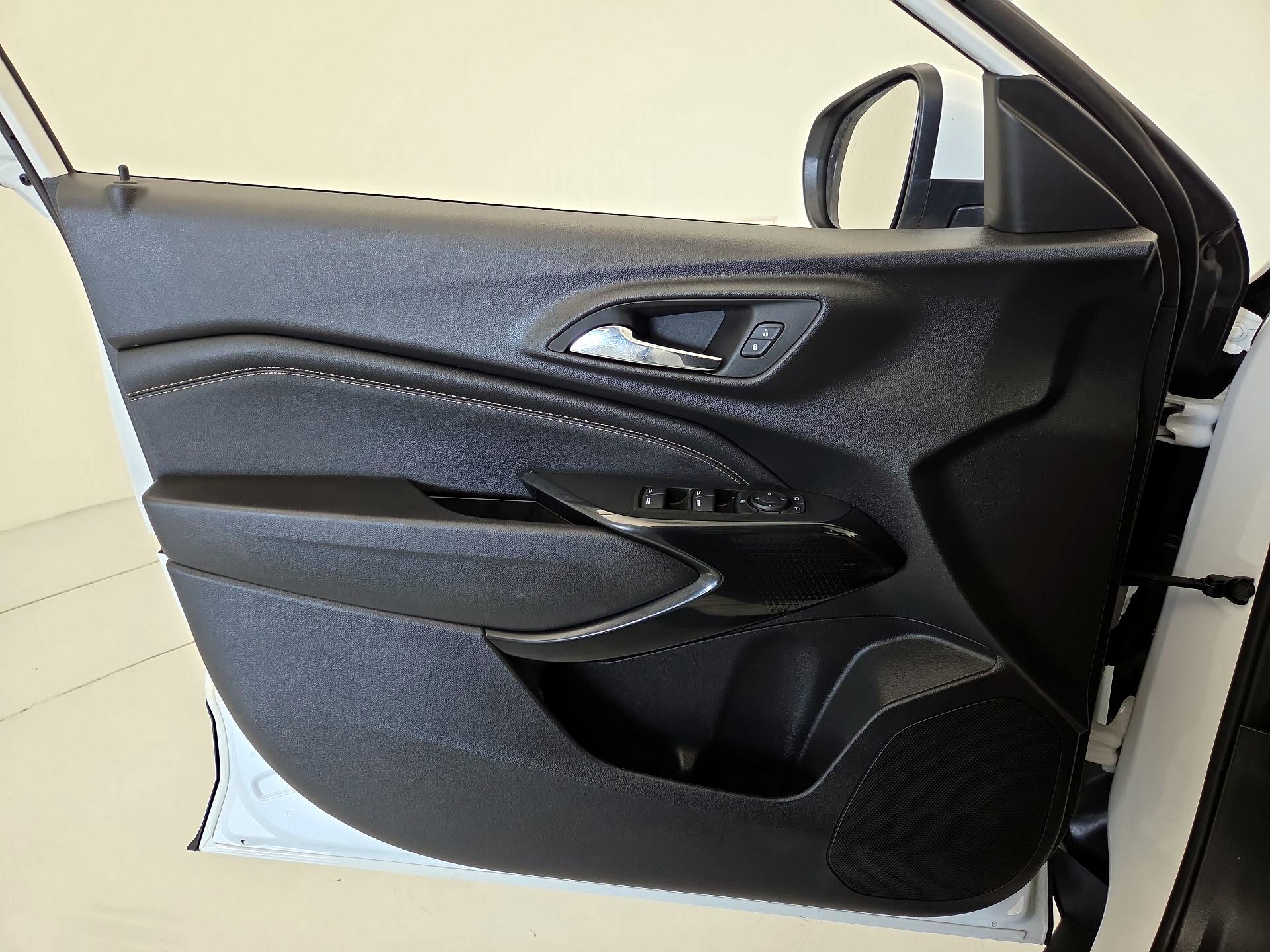 Thumbnail: 2025 Chevrolet Trax - 12