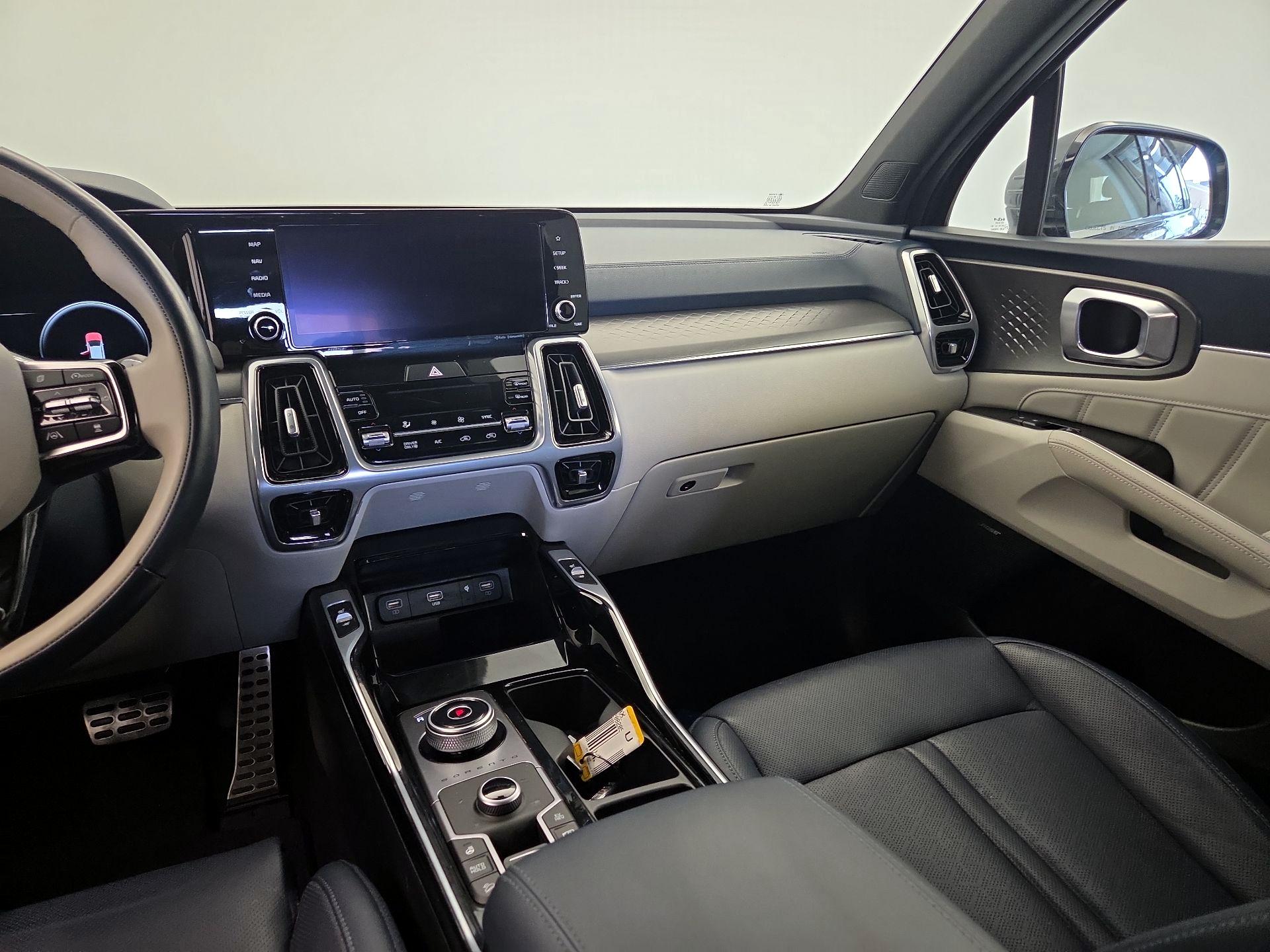 Thumbnail: 2023 Kia Sorento - 9
