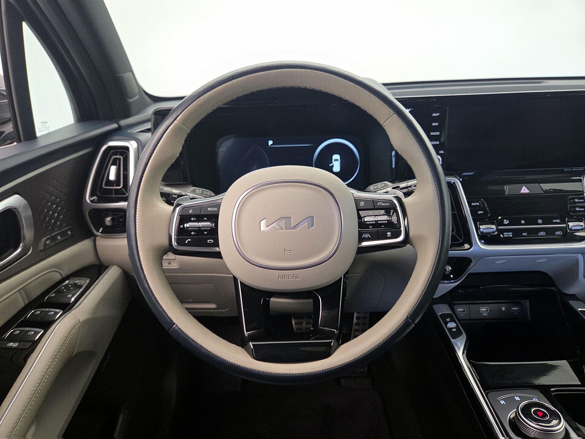 Thumbnail: 2023 Kia Sorento - 10