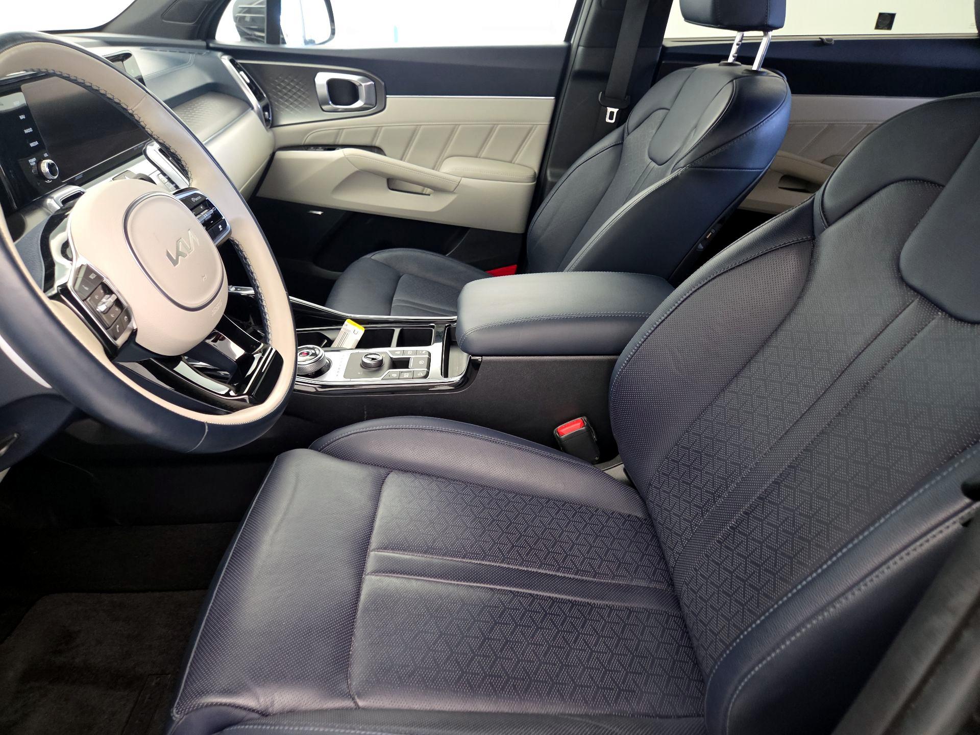 Thumbnail: 2023 Kia Sorento - 11