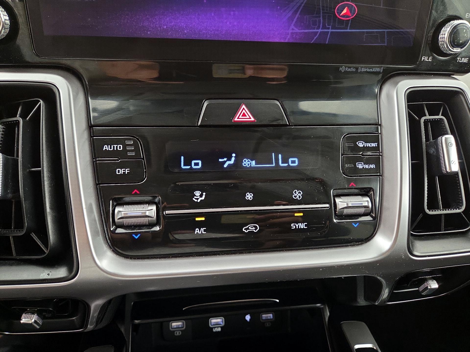 Thumbnail: 2023 Kia Sorento - 16