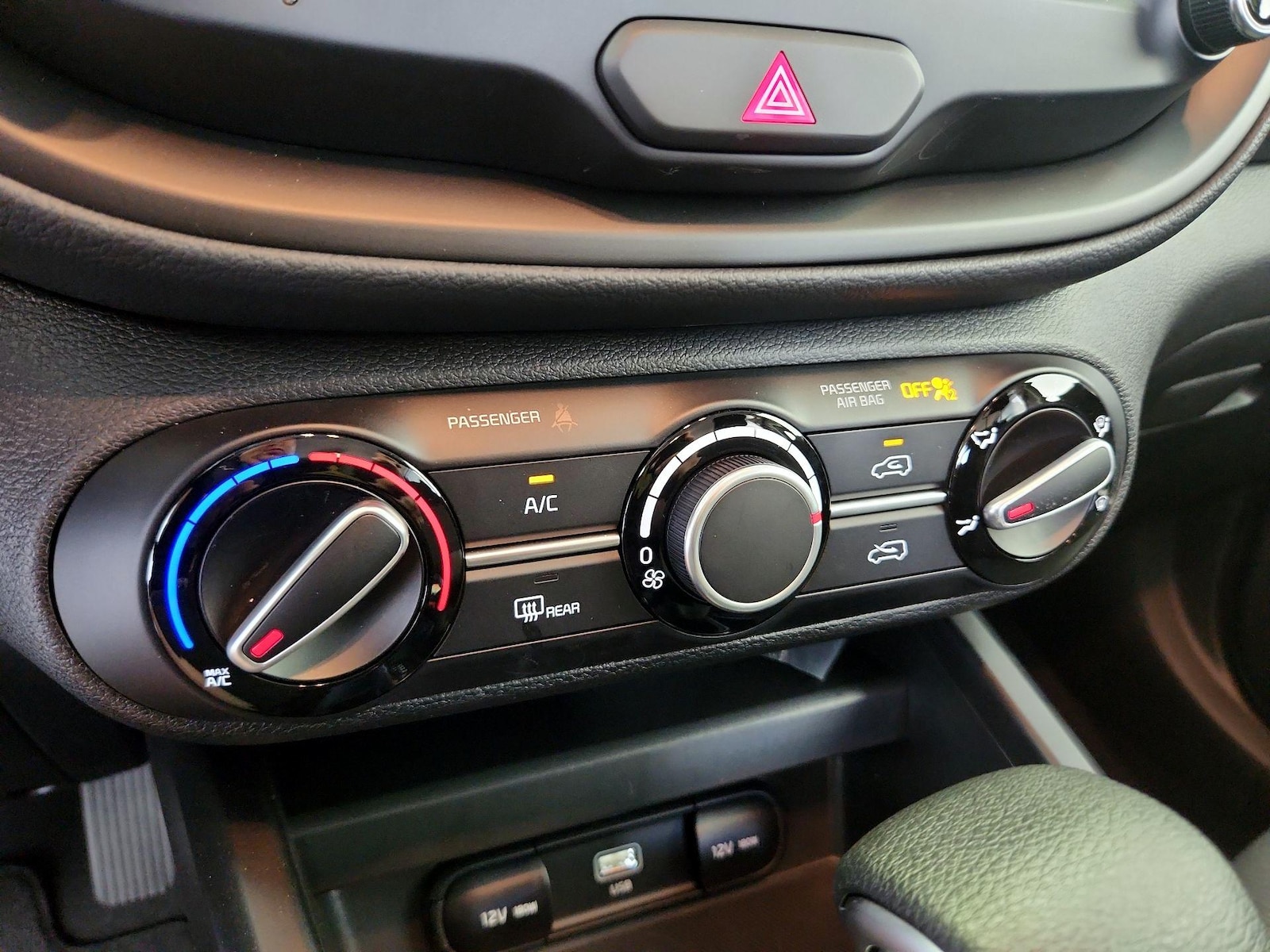 2025 Kia Soul LX - Photo 17