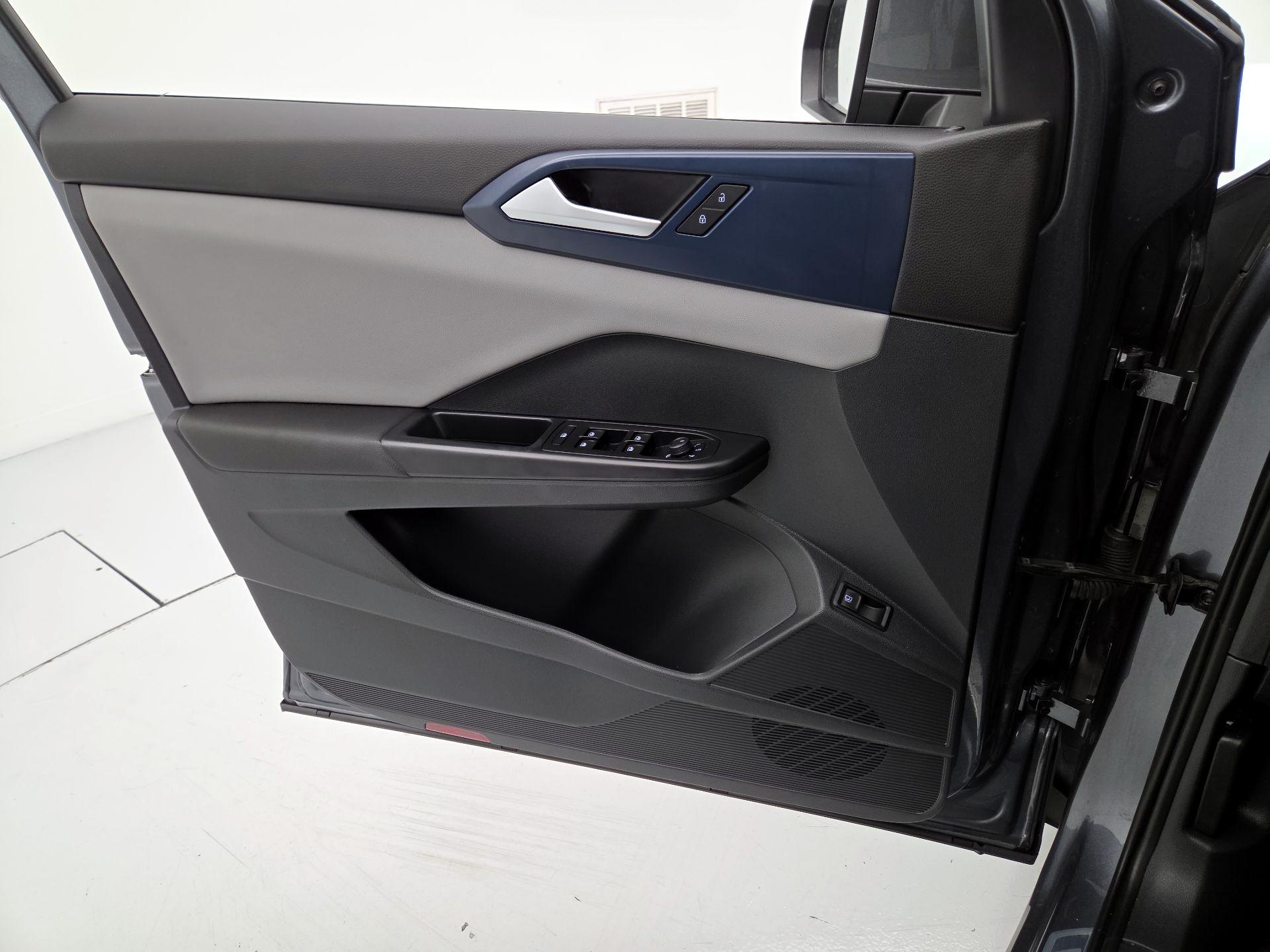 Thumbnail: 2023 Volkswagen Taos - 12