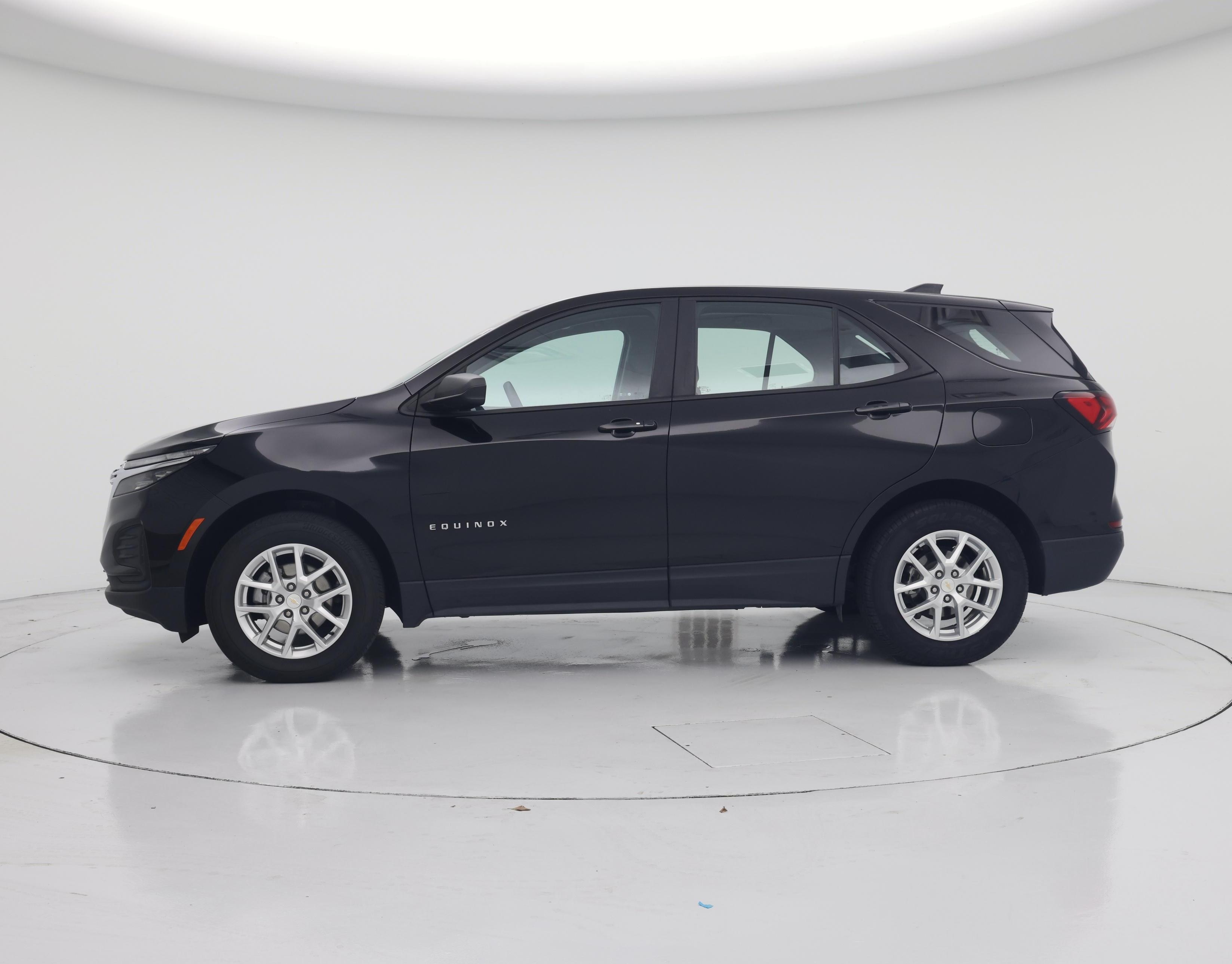 Thumbnail: 2023 Chevrolet Equinox - 3
