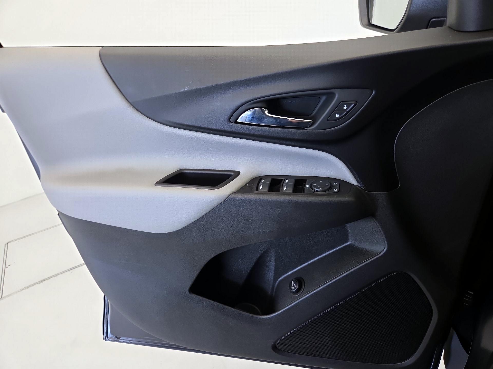 Thumbnail: 2022 Chevrolet Equinox - 12