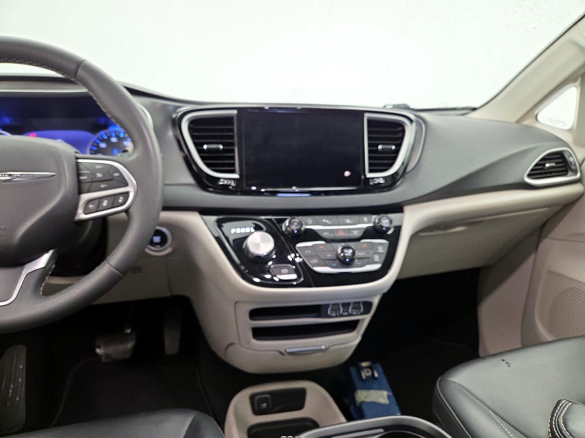 Thumbnail: 2024 Chrysler Pacifica - 9