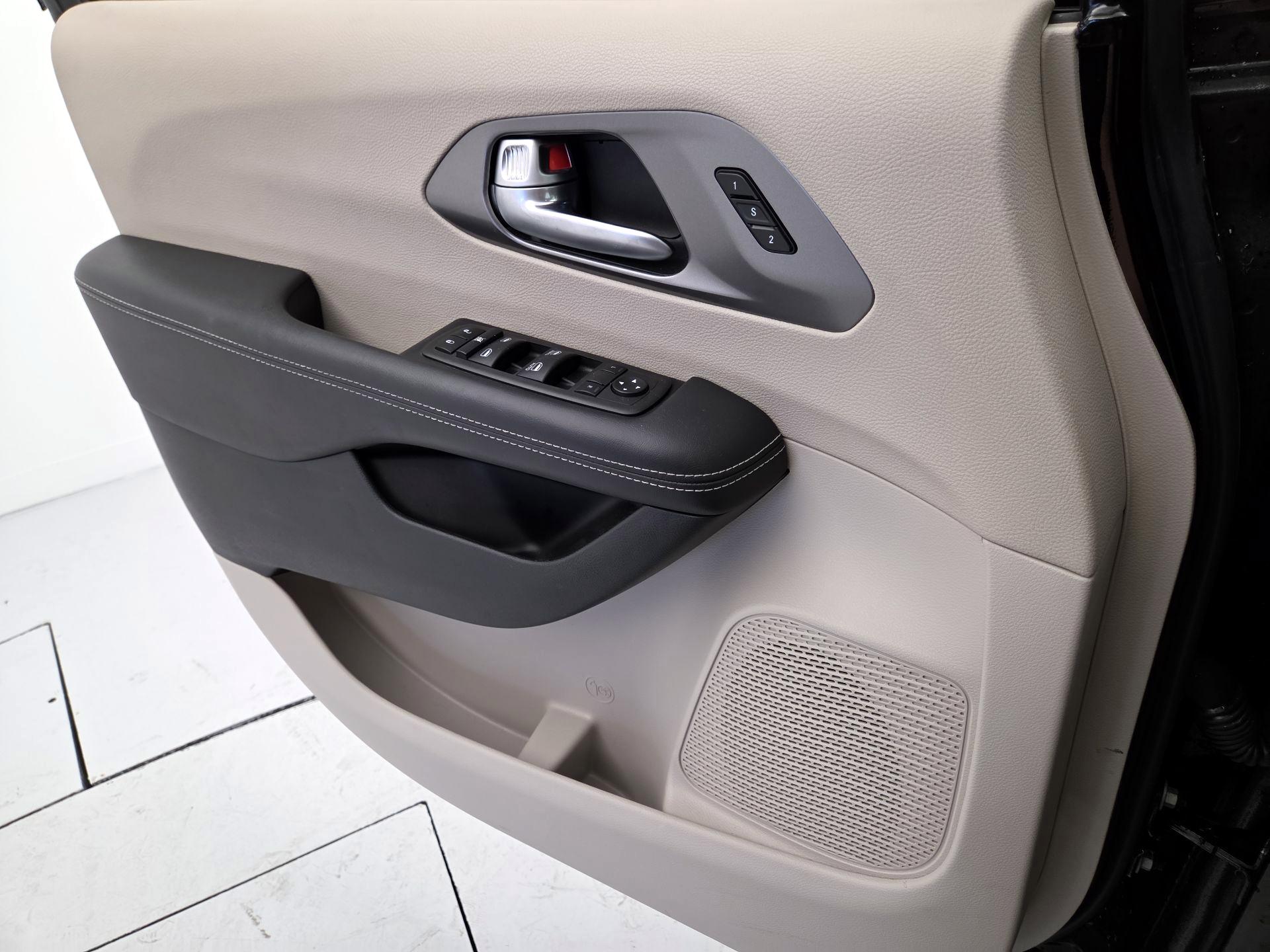 Thumbnail: 2024 Chrysler Pacifica - 12