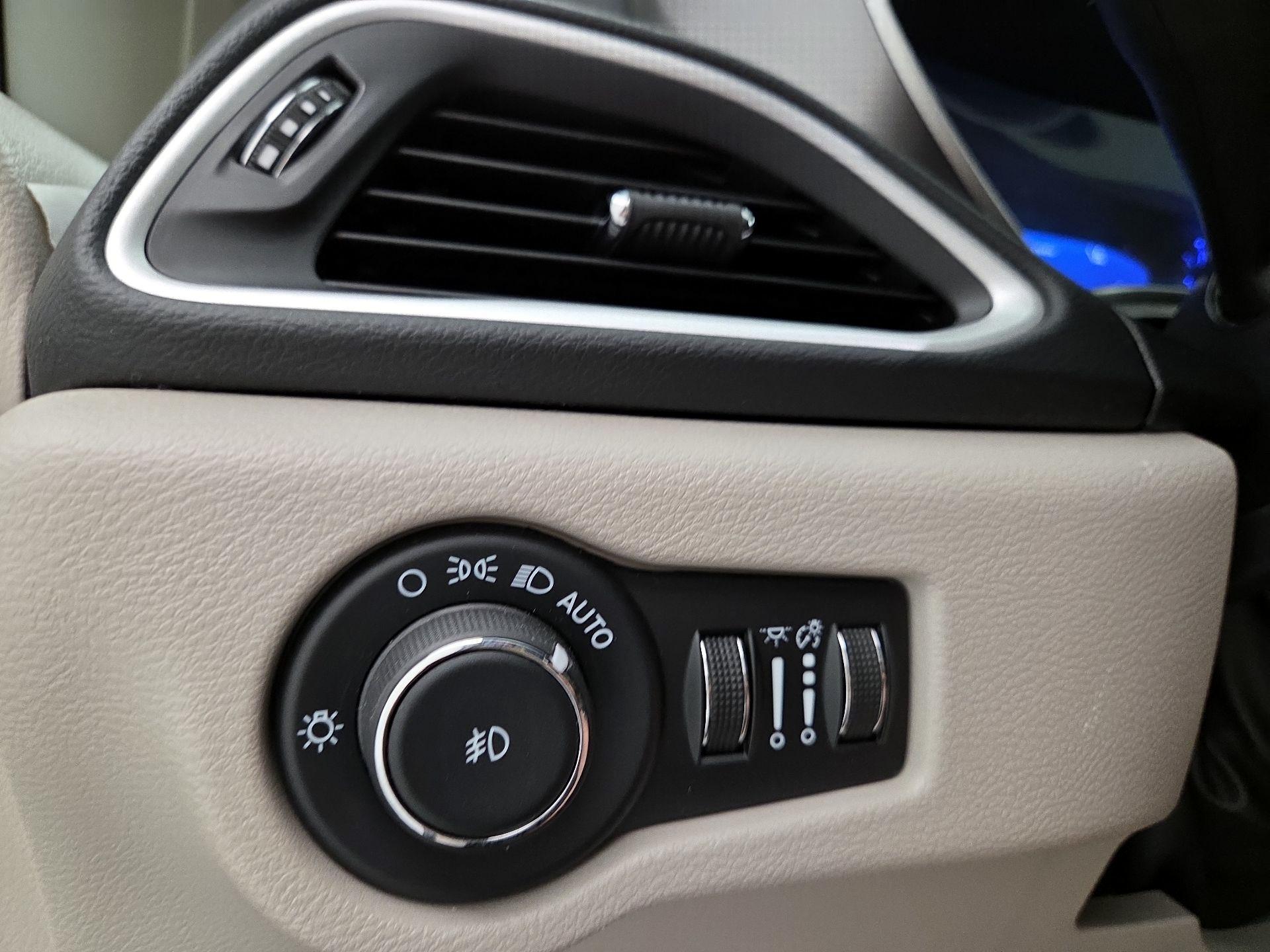 Thumbnail: 2024 Chrysler Pacifica - 13