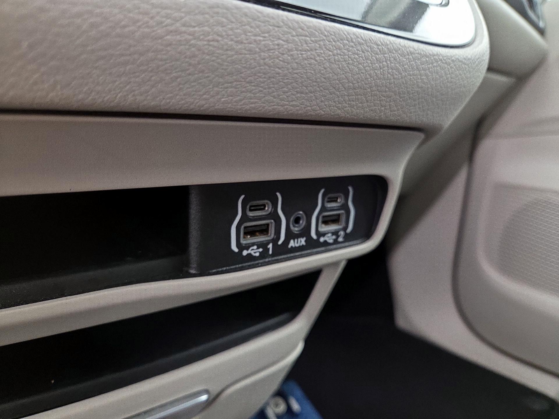 Thumbnail: 2024 Chrysler Pacifica - 18