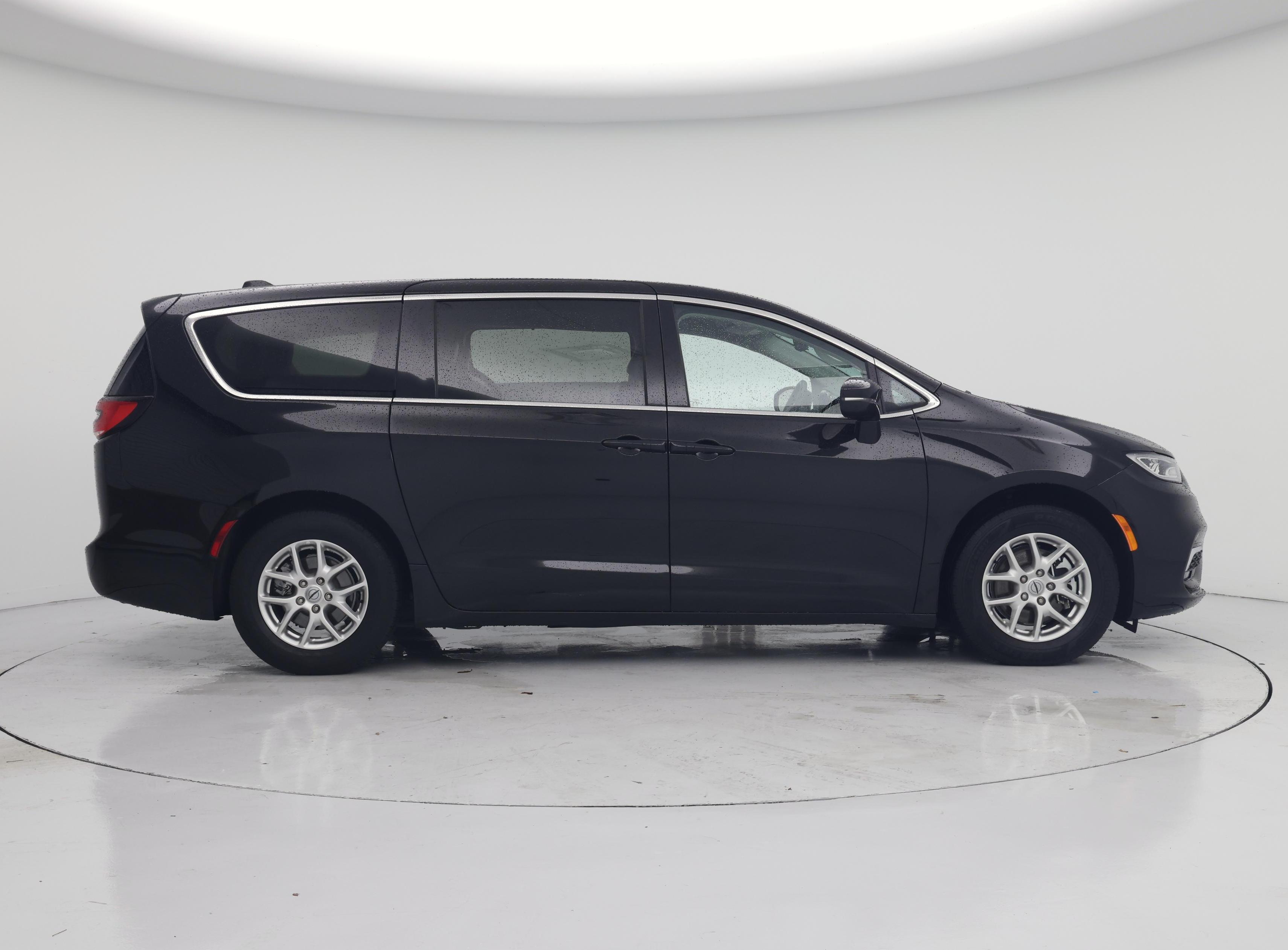 Thumbnail: 2024 Chrysler Pacifica - 7