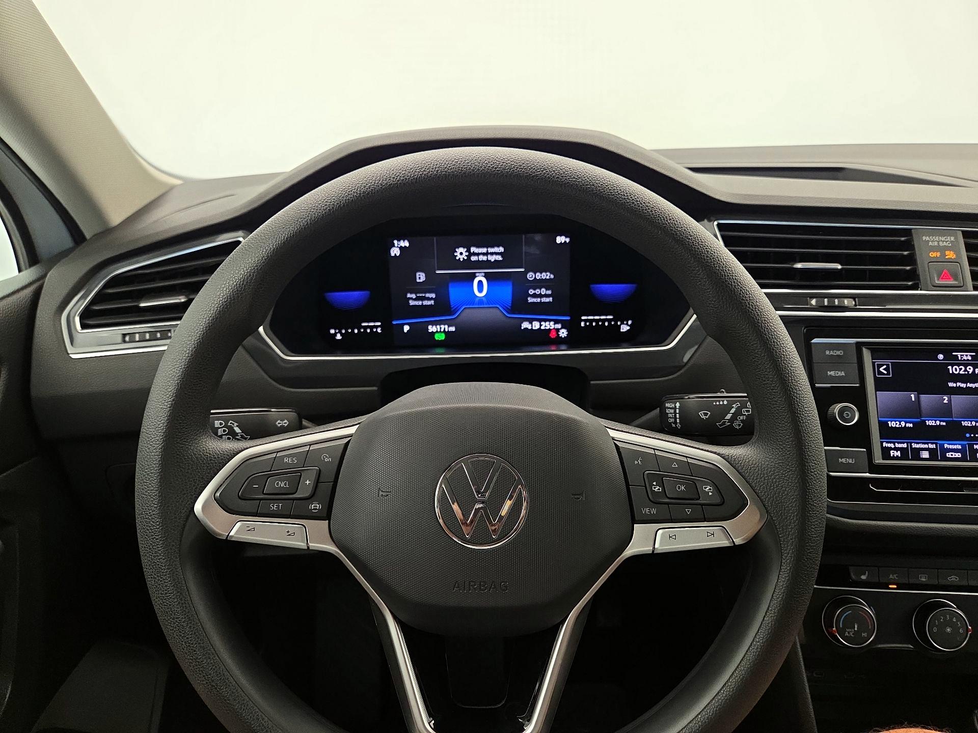 Thumbnail: 2023 Volkswagen Tiguan - 10