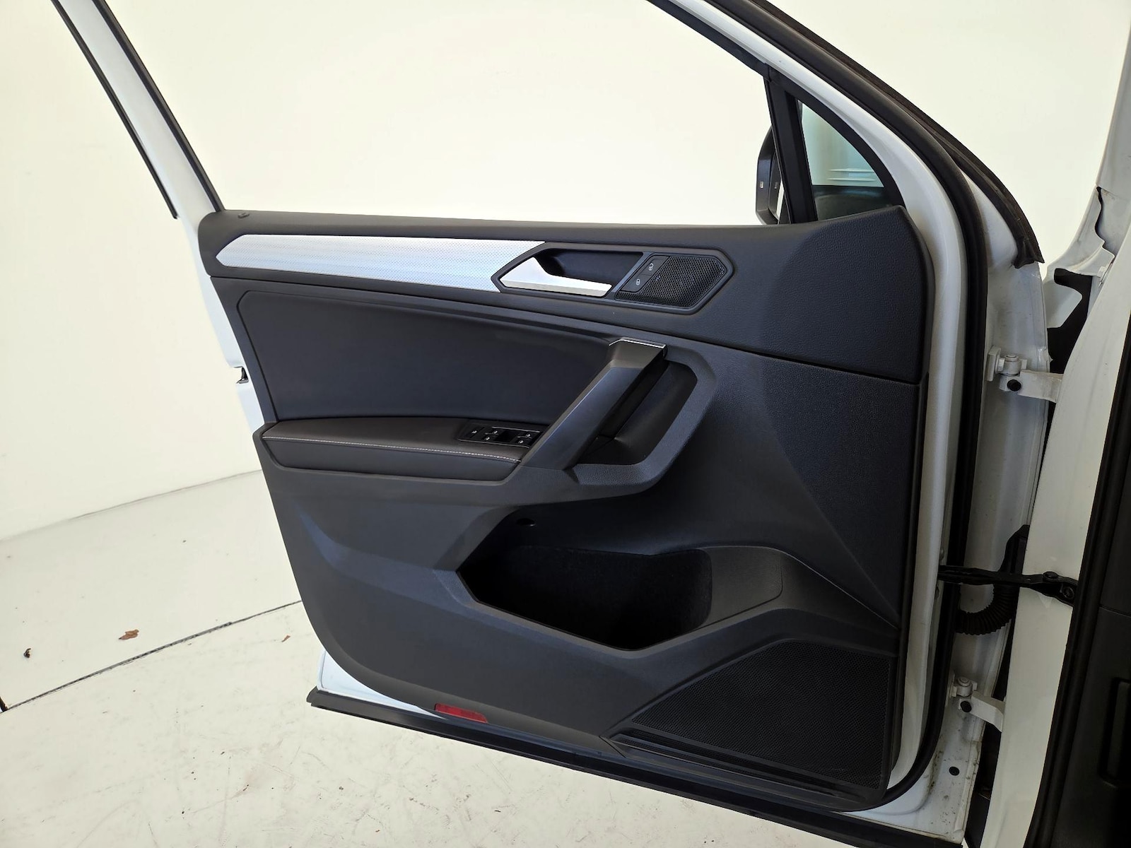 2023 Volkswagen Tiguan S - Photo 13