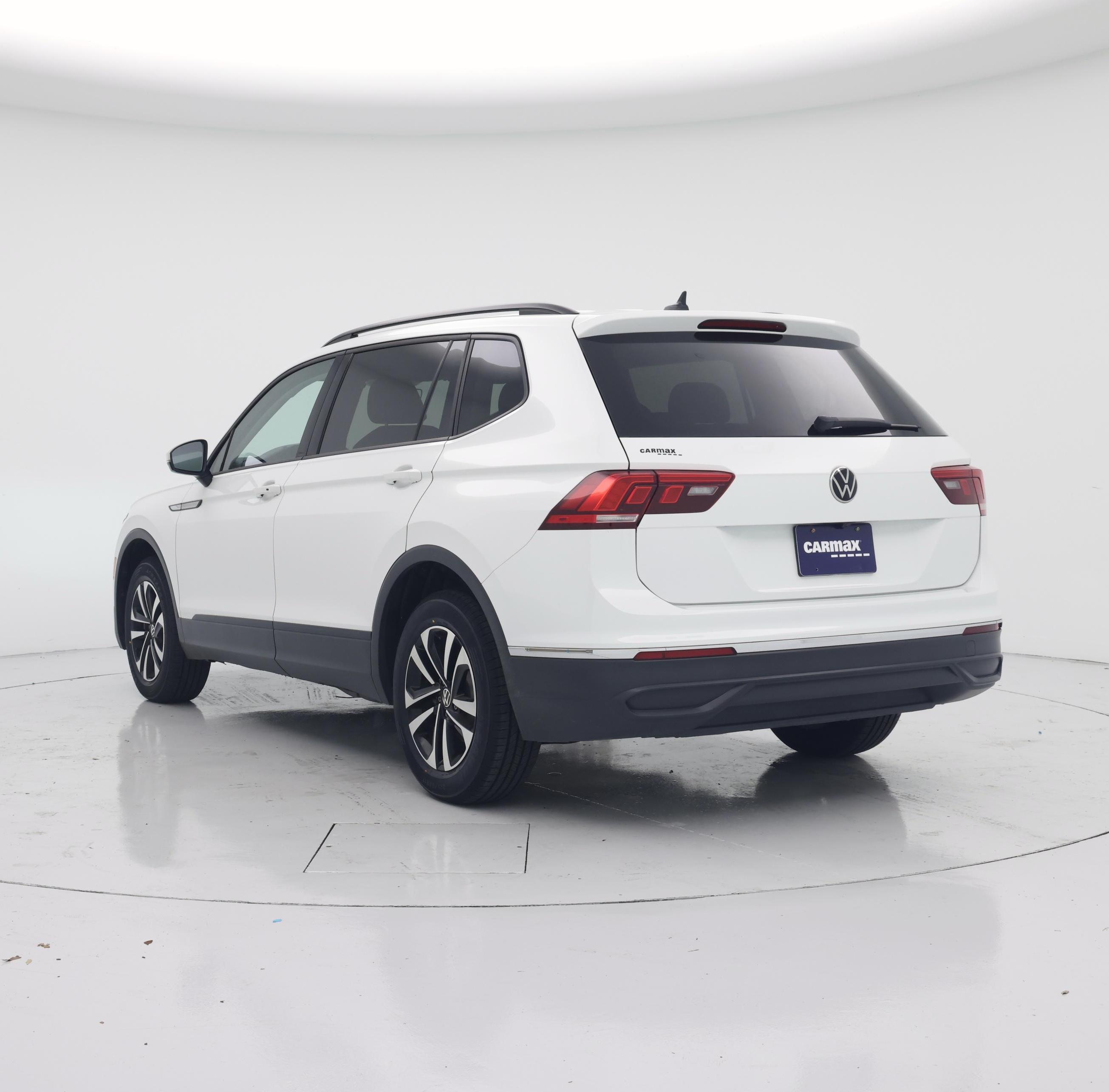 Thumbnail: 2023 Volkswagen Tiguan - 2