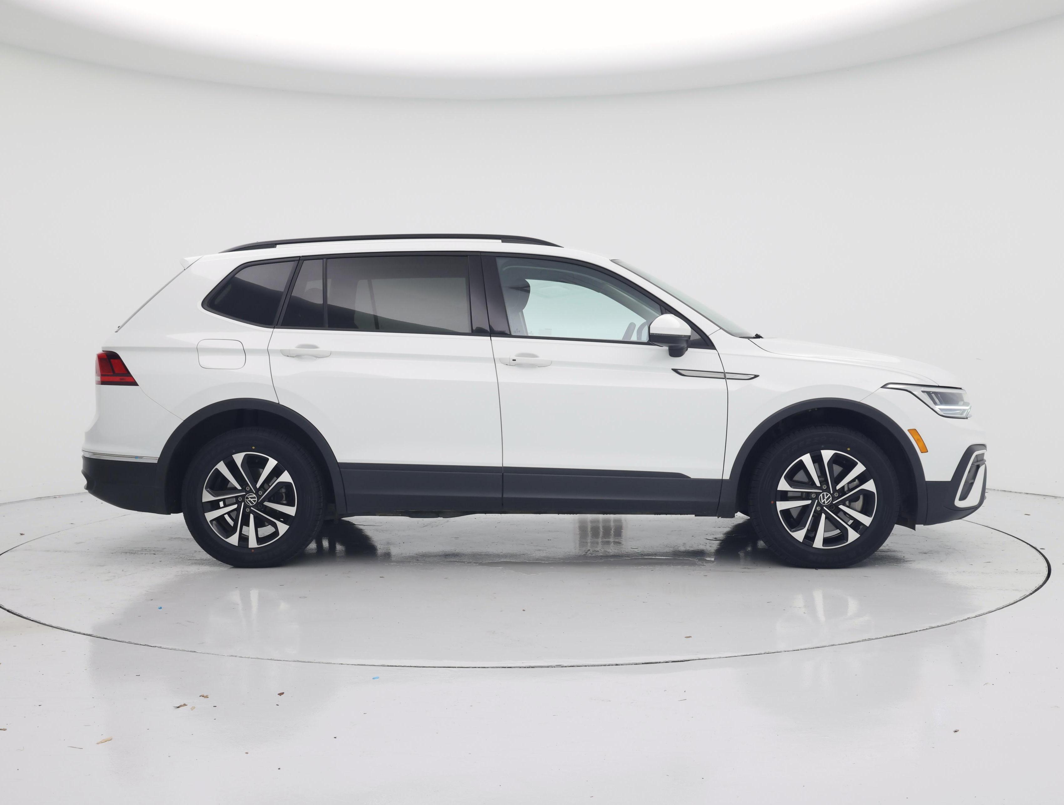 Thumbnail: 2023 Volkswagen Tiguan - 7