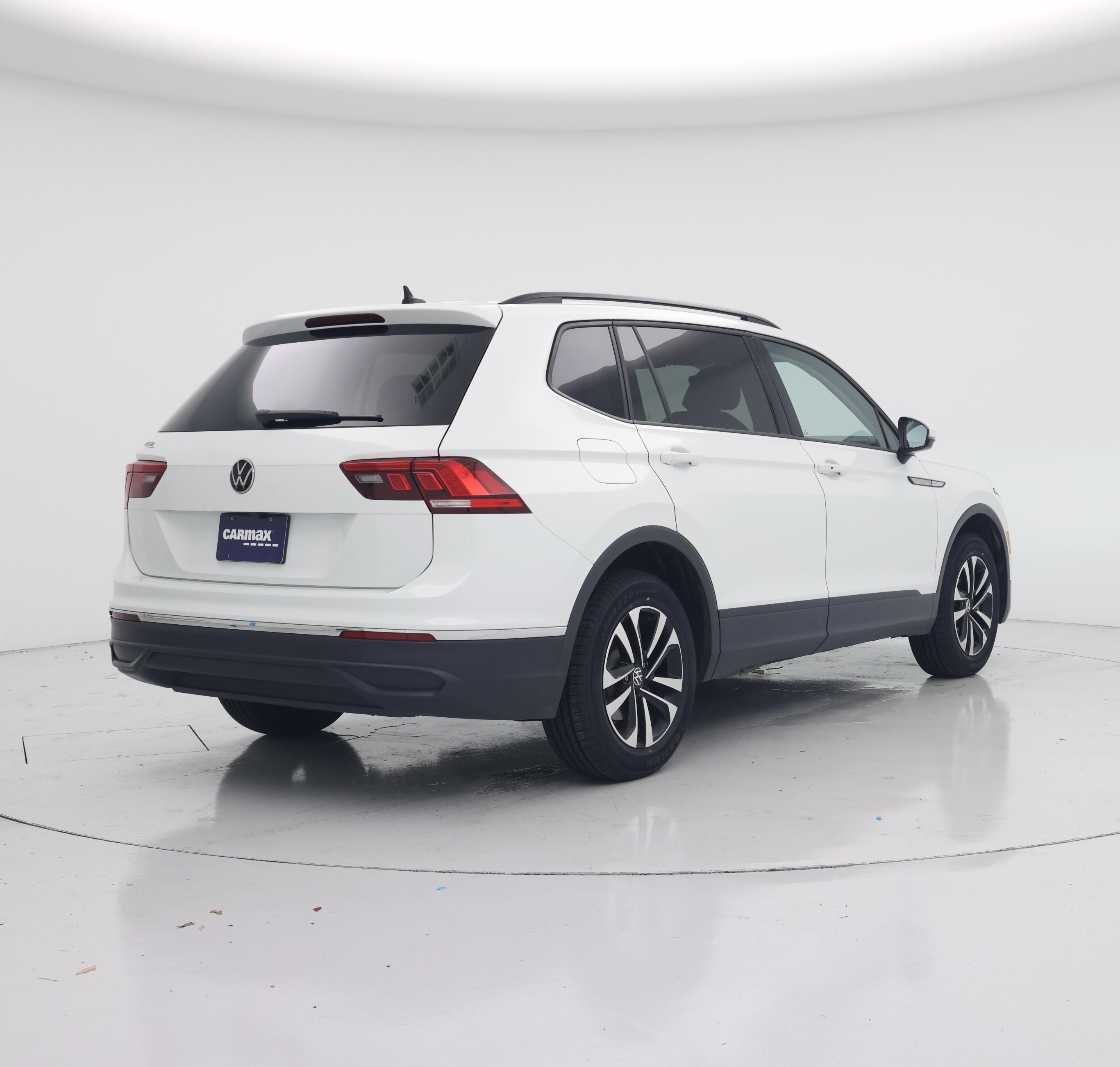 Thumbnail: 2023 Volkswagen Tiguan - 8