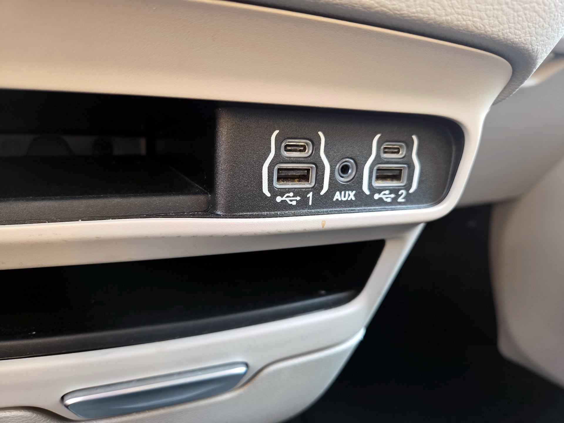 Thumbnail: 2024 Chrysler Pacifica - 18