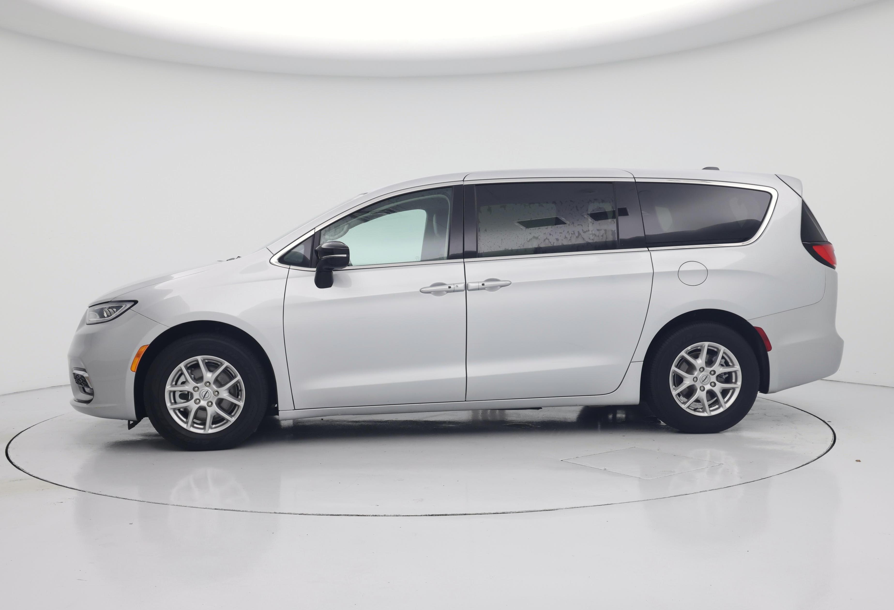 Thumbnail: 2024 Chrysler Pacifica - 3