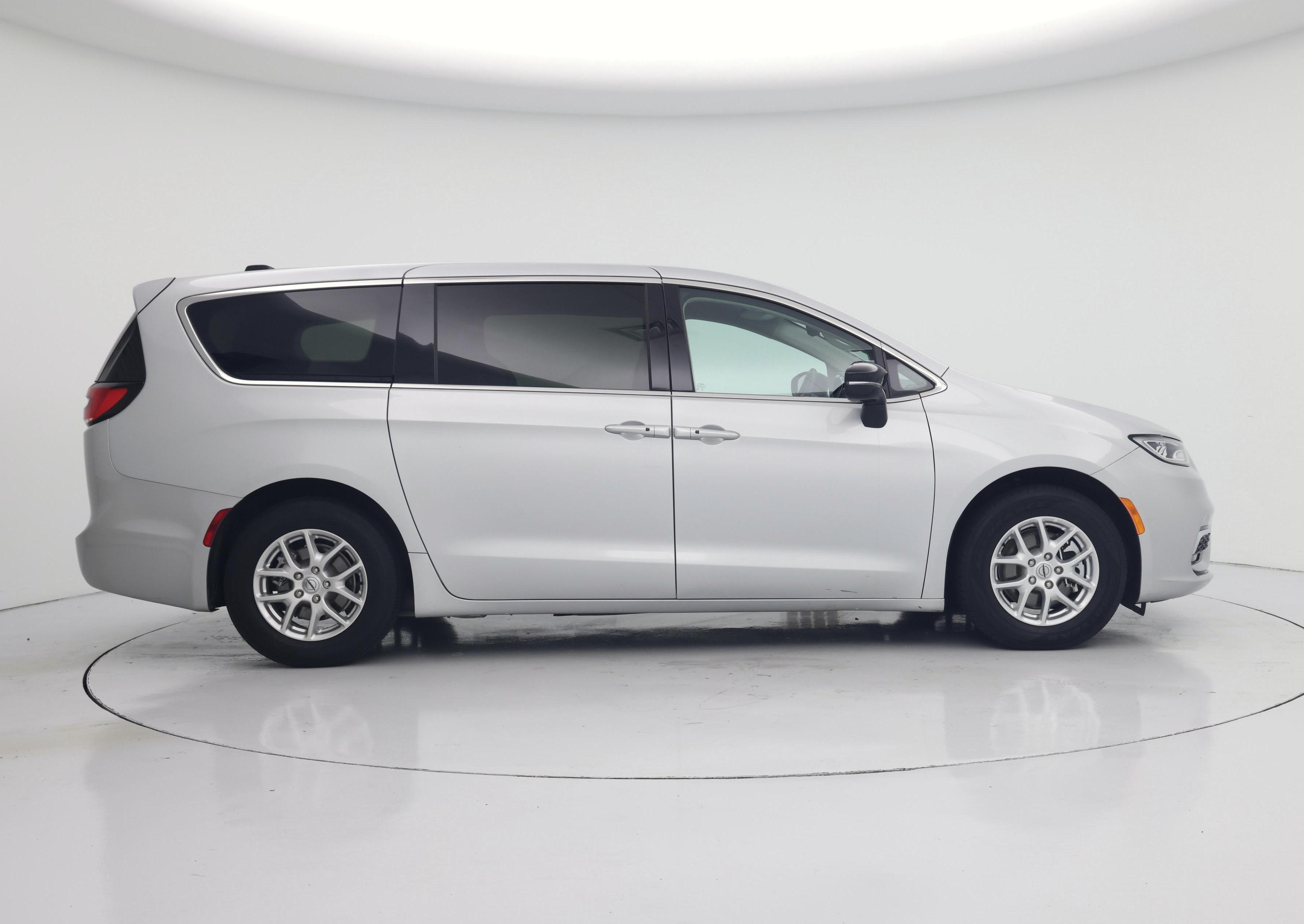 Thumbnail: 2024 Chrysler Pacifica - 7