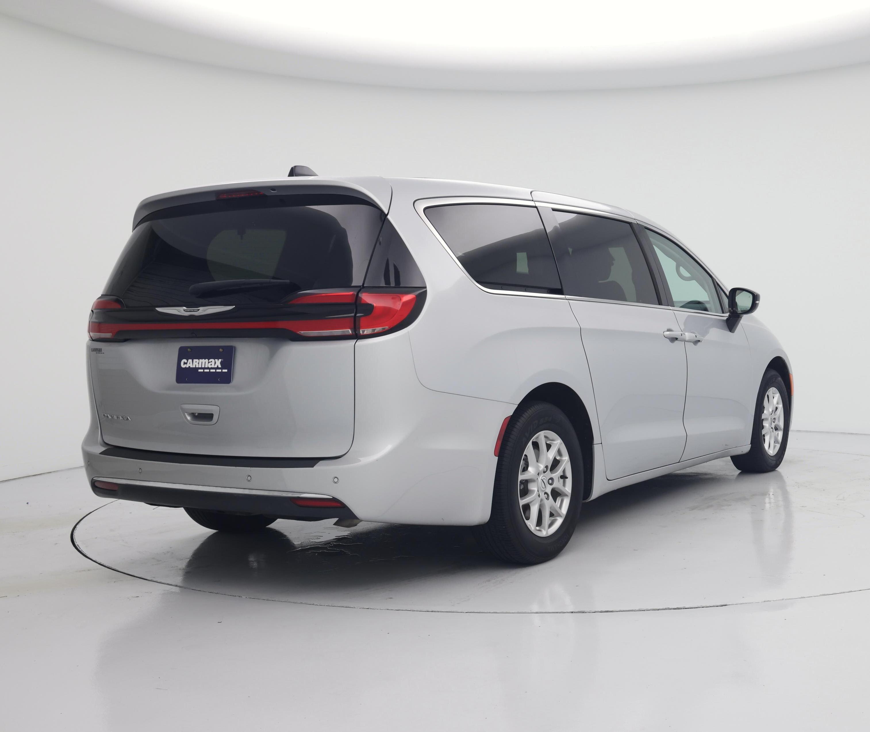 Thumbnail: 2024 Chrysler Pacifica - 8