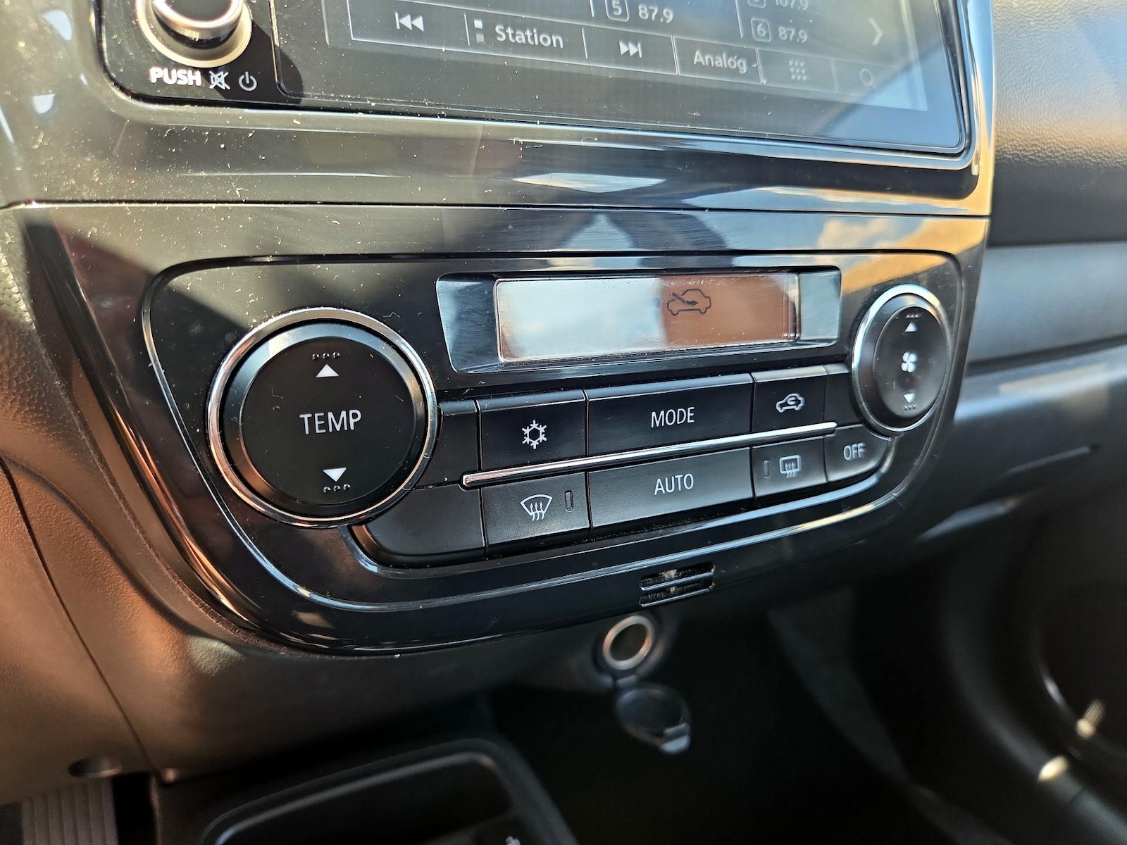 2024 Mitsubishi Mirage ES - Photo 17