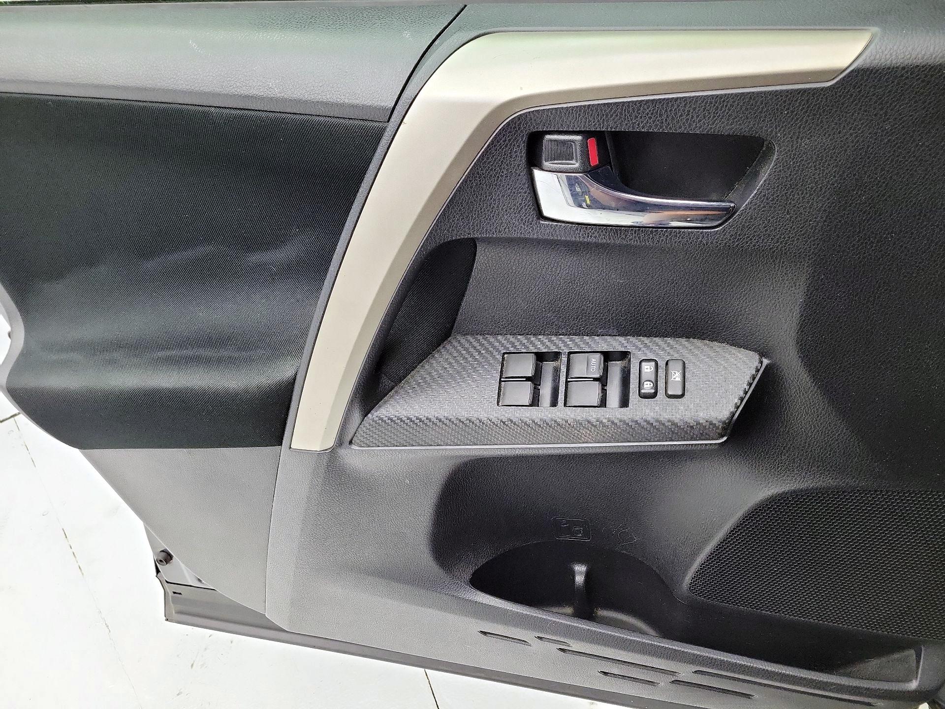 Thumbnail: 2014 Toyota RAV4 - 12
