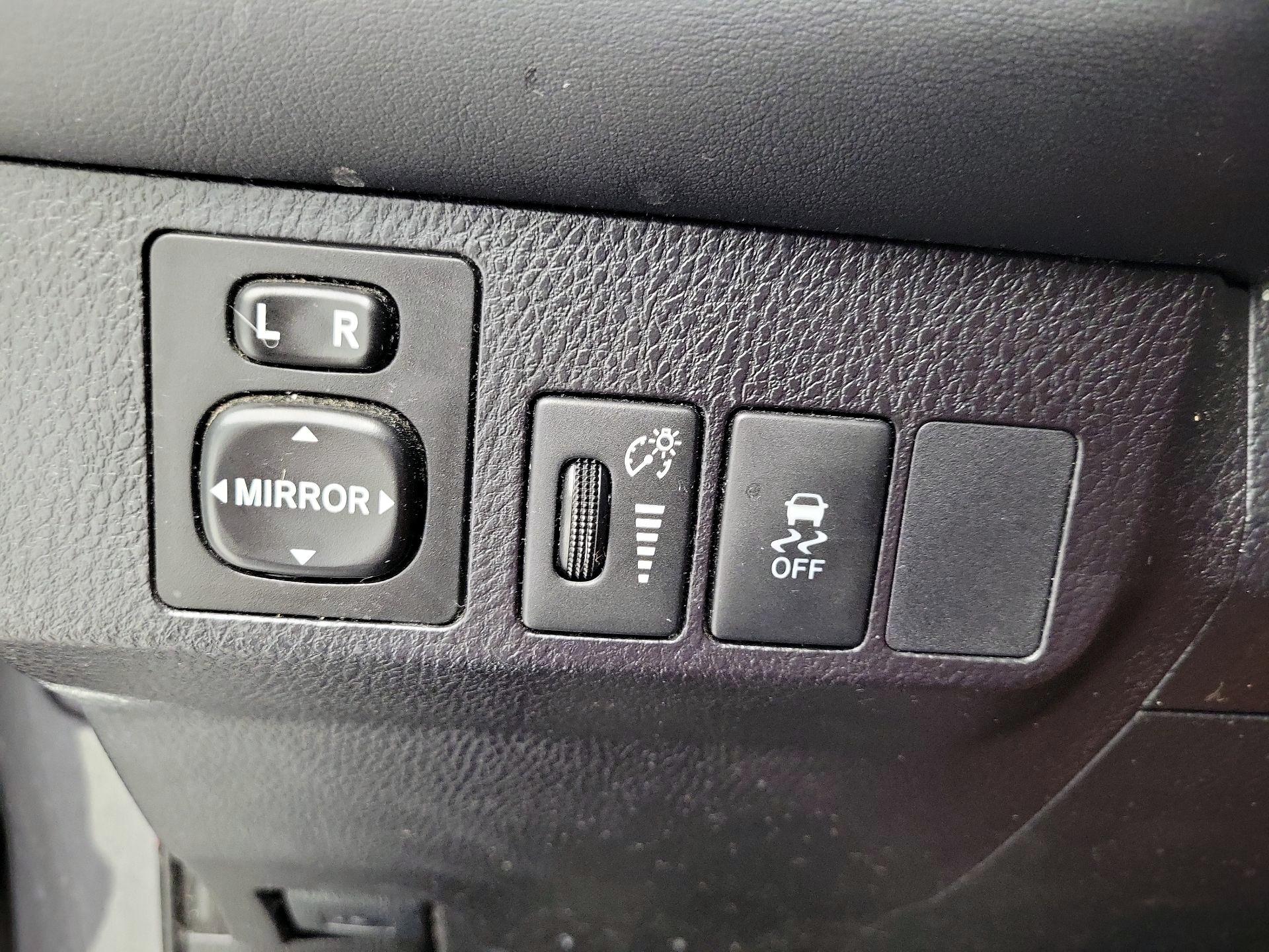 Thumbnail: 2014 Toyota RAV4 - 13